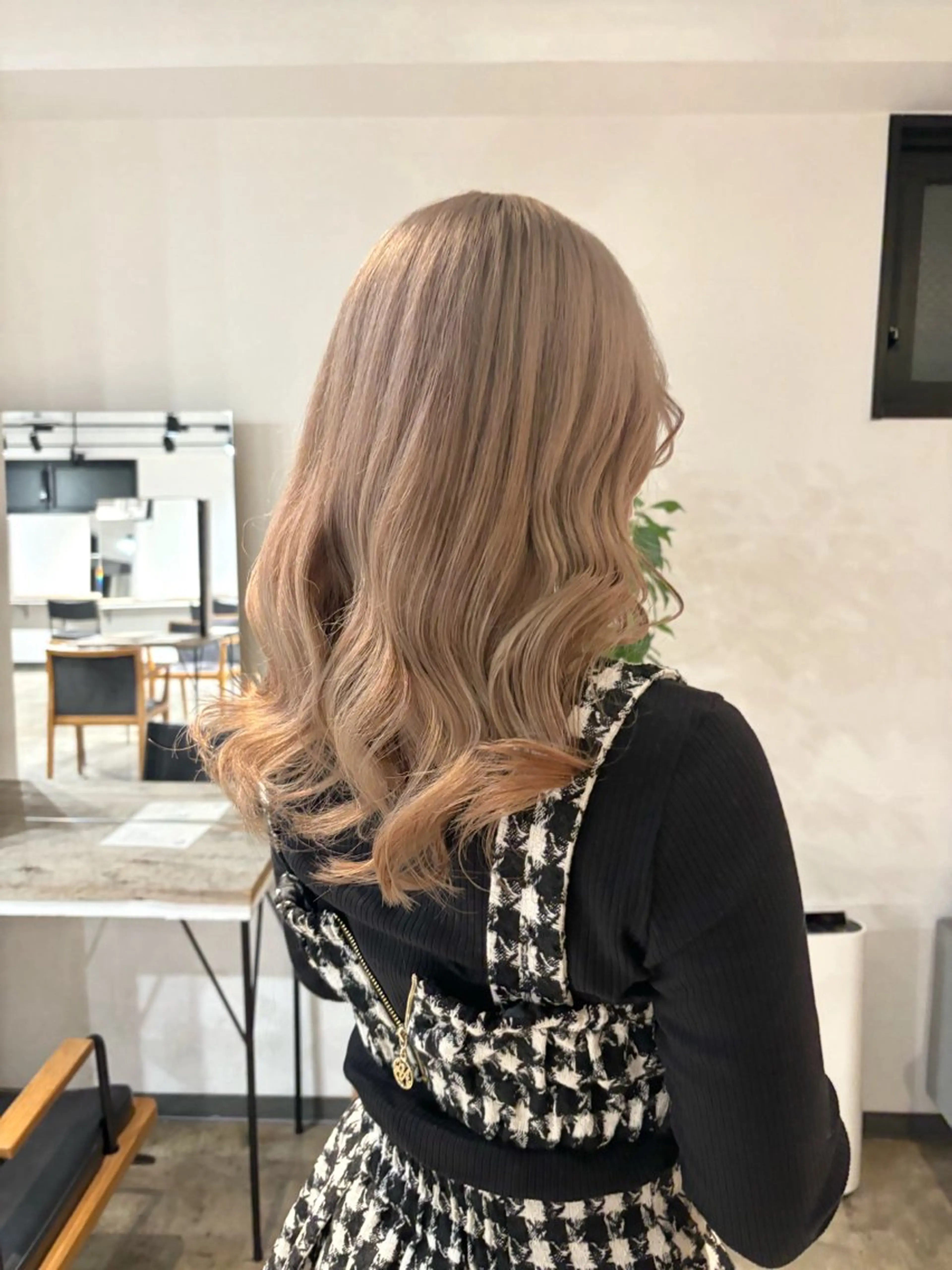 ロング カラー ベージュカラー ブリーチ ケアブリーチ ダブルカラー グレージュ 暖色カラー🍒 ケアブリーチ/akiのヘアスタイル