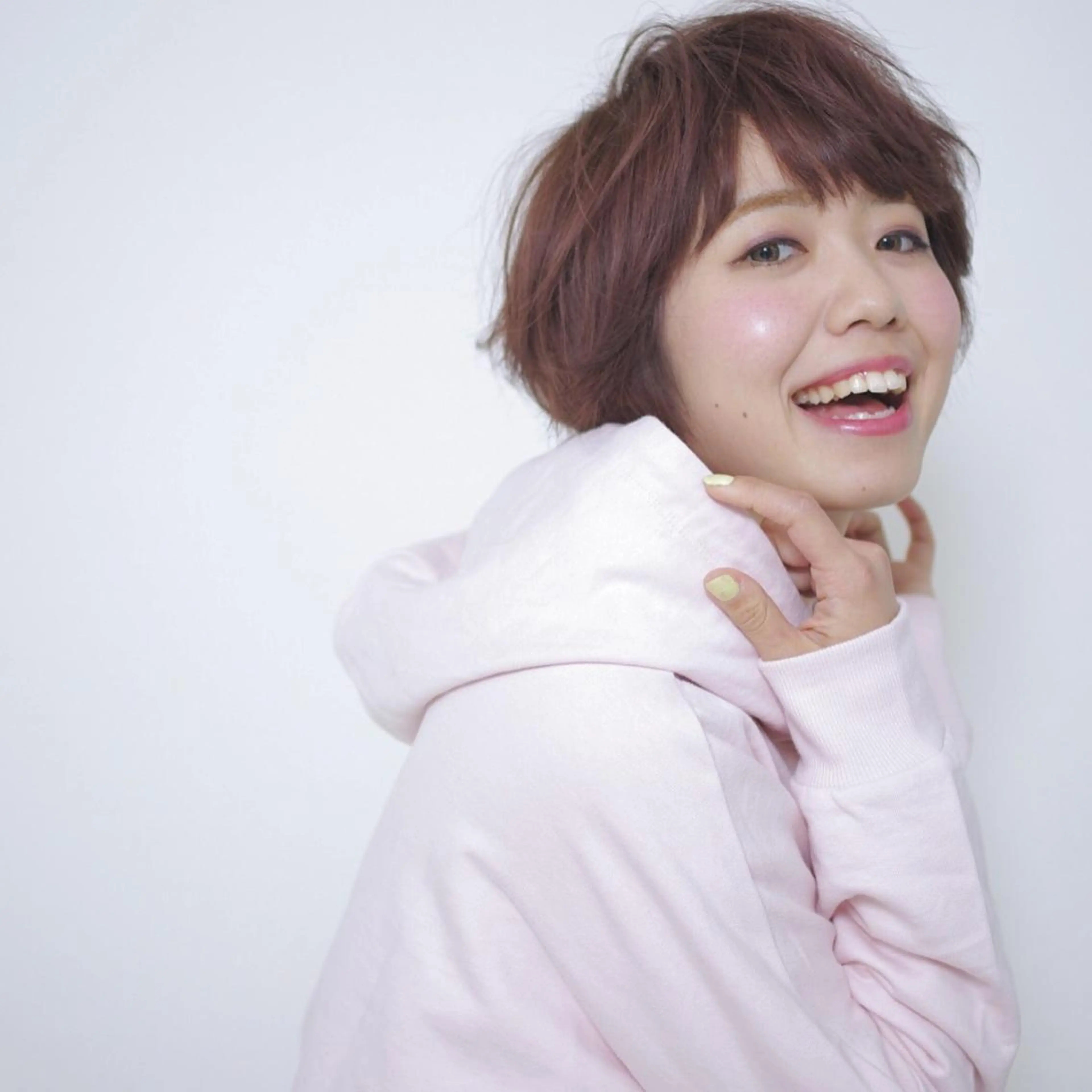 ショート カラー アディクシーカラー アッシュ ピンクカラー ピンクアッシュ 藤井 仁紀のヘアスタイル