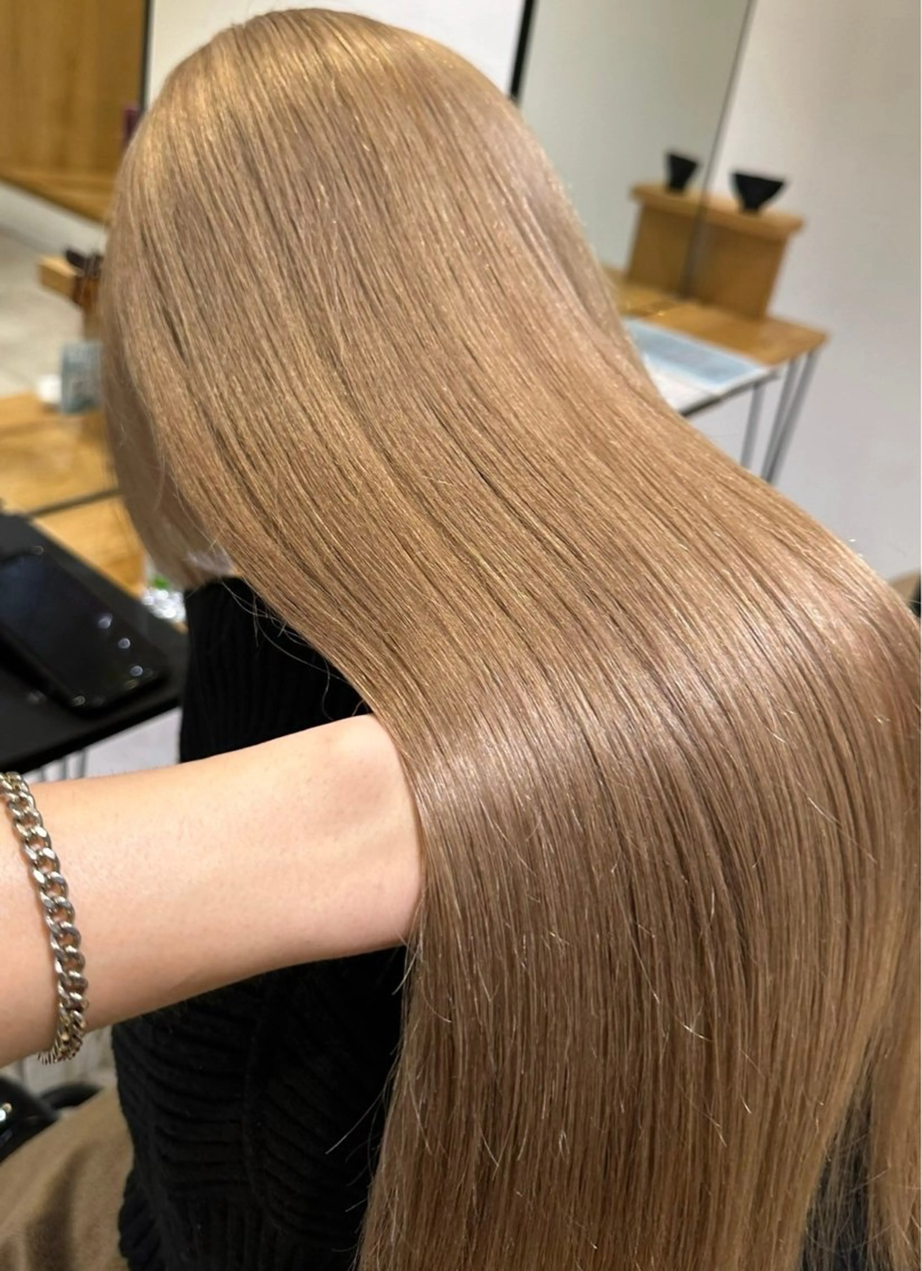 カラー 肌に馴染むハイトーン /ミルクティーカラーのヘアスタイル