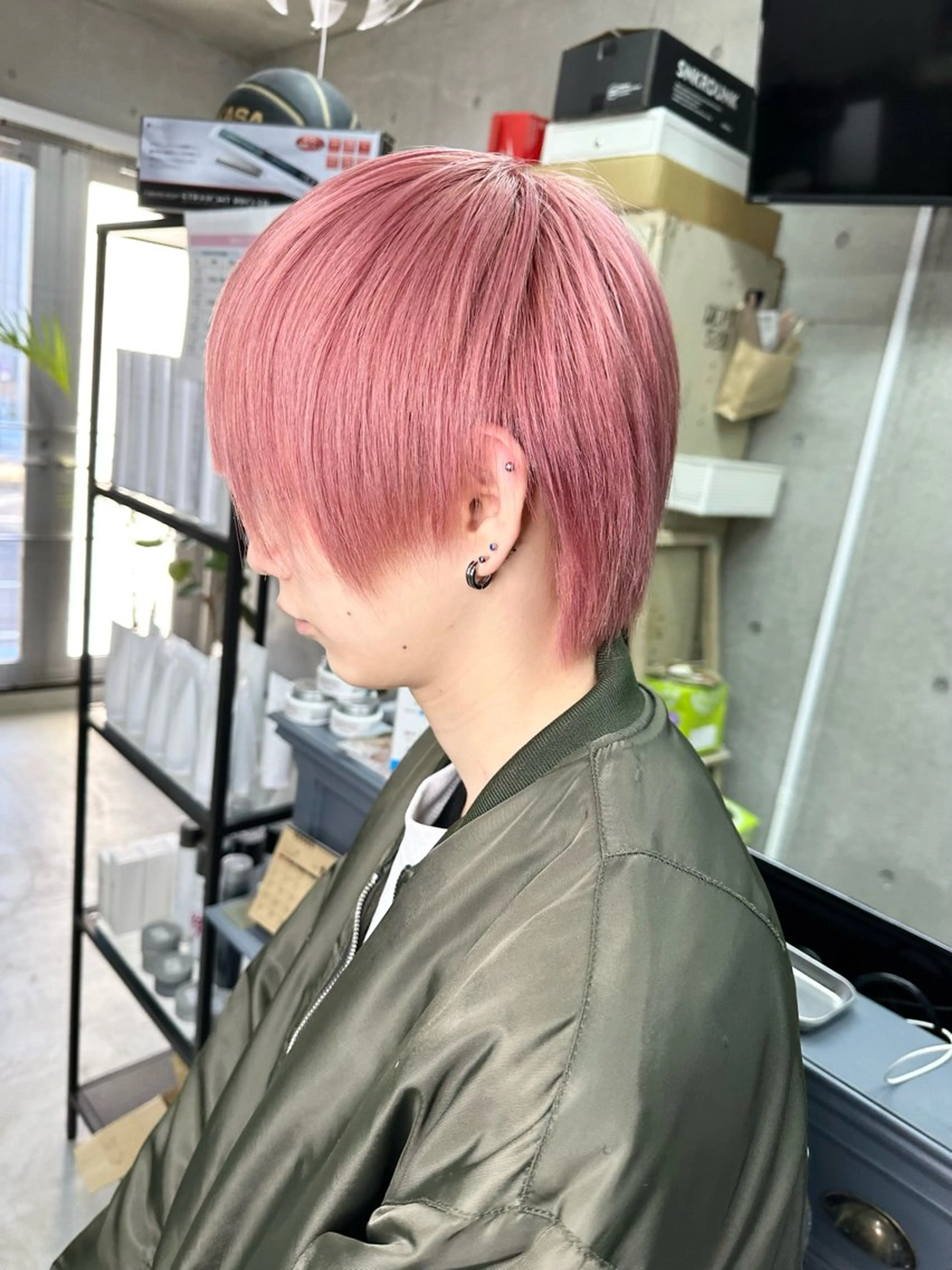 ショート カラー メンズ メンズハイトーン マッシュウルフ マッシュ メンズウルフカット ハイトーンカラー カット ヘアカラー 名古屋のピンク好き かずくん🦩のヘアスタイル