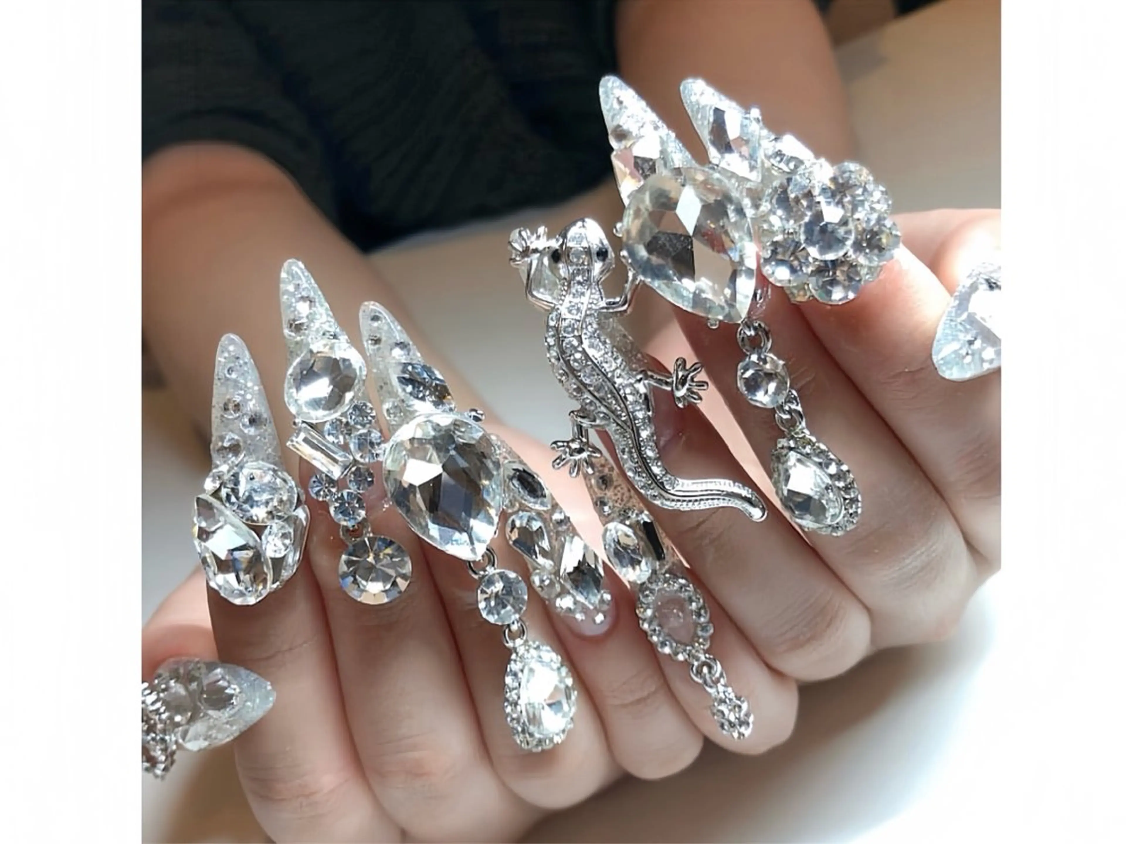 ネイル ボルドー フレンチネイル グラデーション キラキラネイル 韓国ネイル ハンドネイル Rin Nail Shinokuboのネイルデザイン