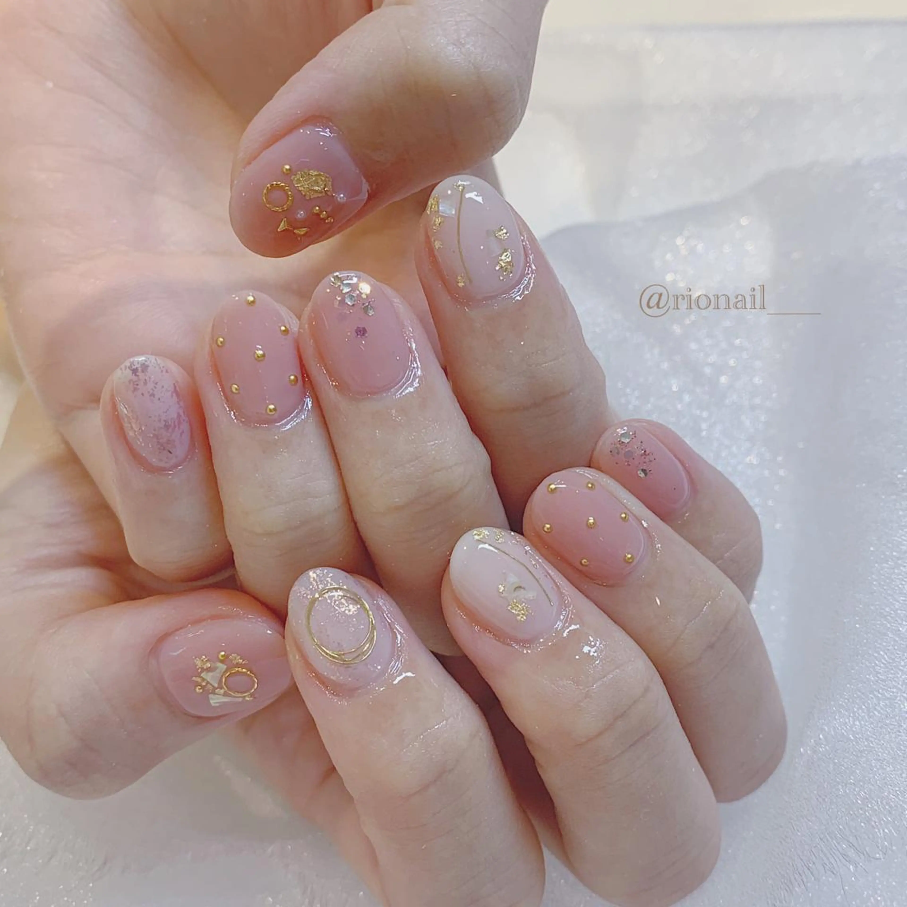 ネイル アートネイル ハンドネイル 𝘙𝘪𝘰𝘯𝘢 ...🕯🤍のネイルデザイン