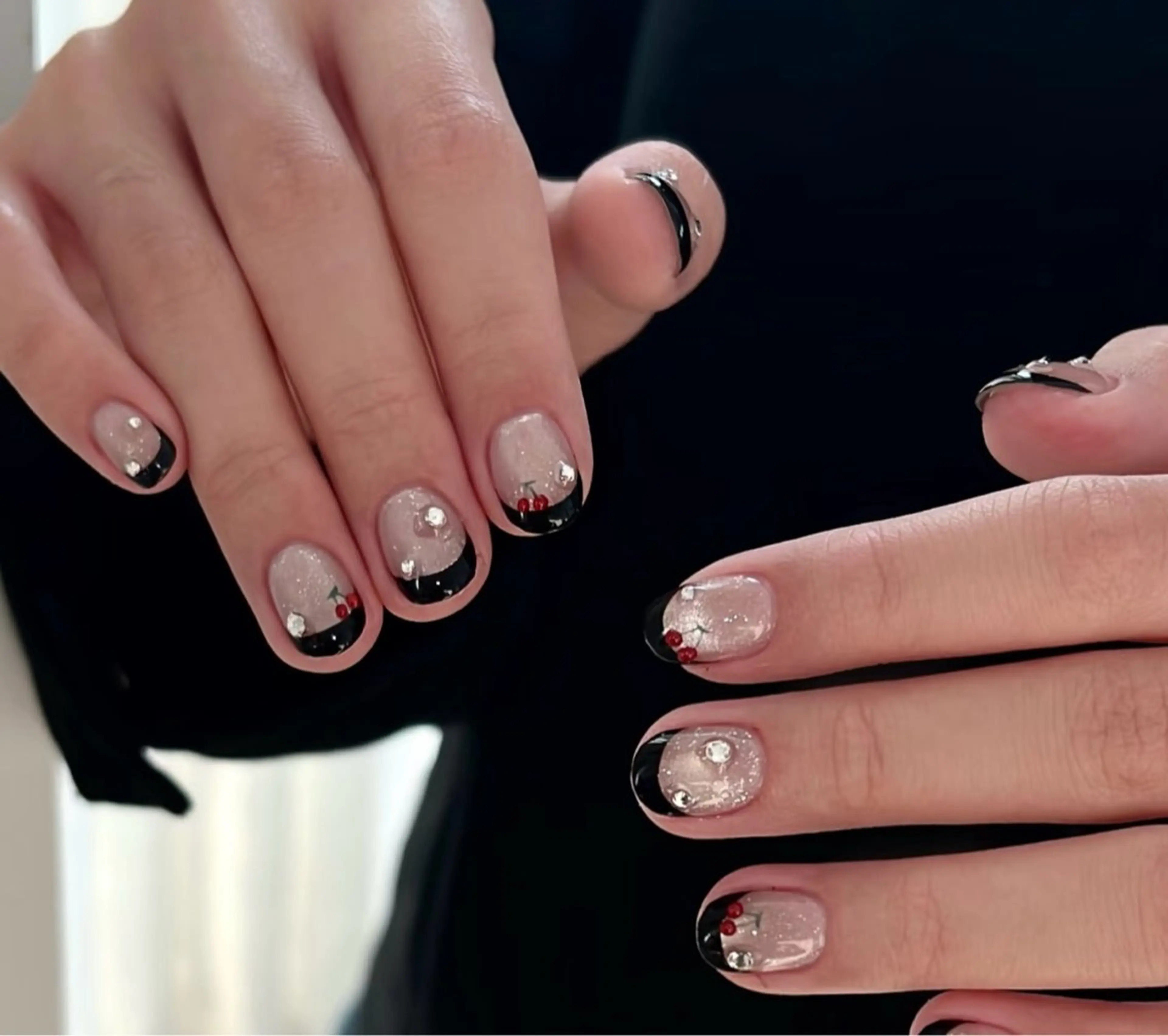 ネイル アートネイル オーロラネイル チークネイル フレンチネイル ガラスフレンチ ハンドネイル 🎀YooLi Nail salonのネイルデザイン