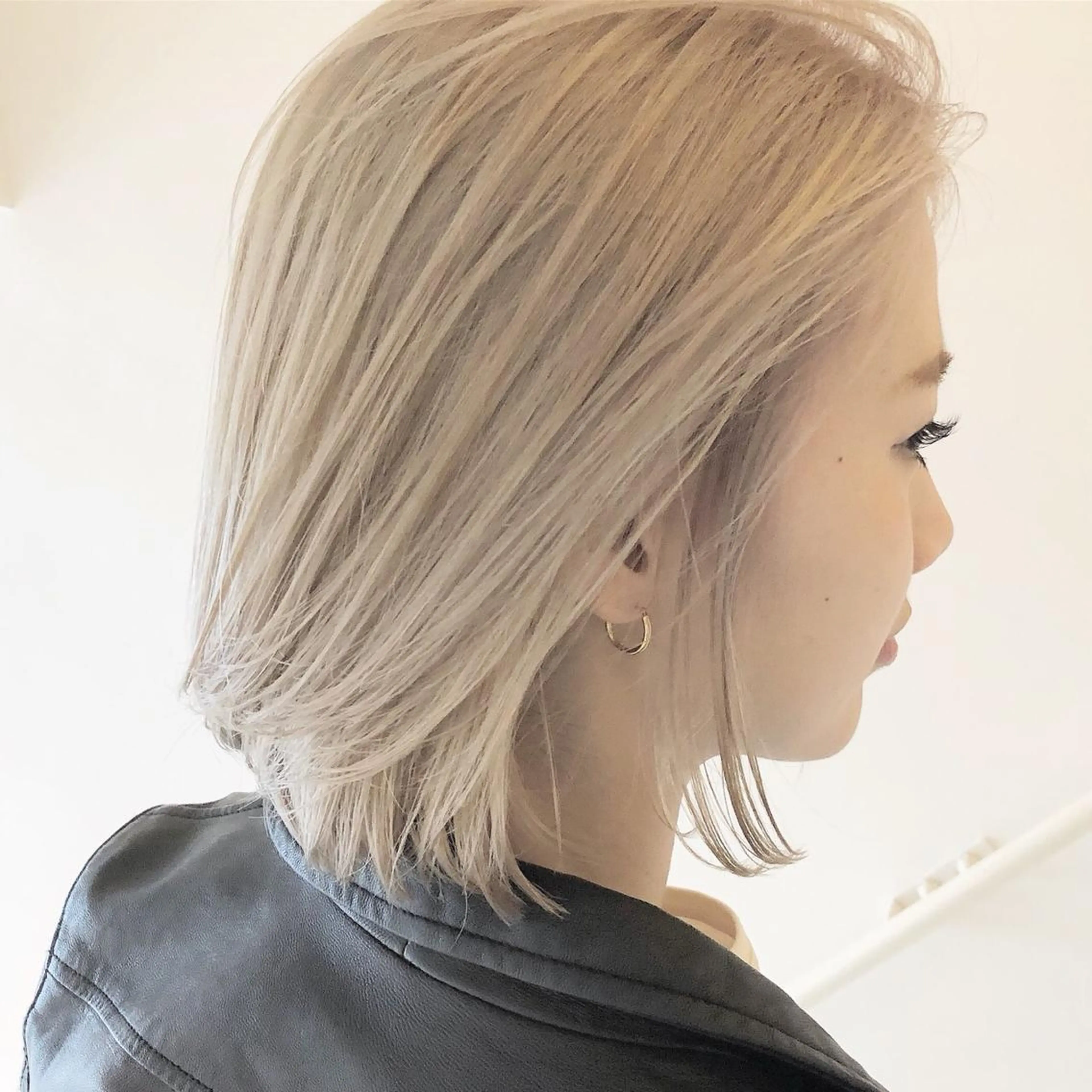 ミディアム カラー ブロンド シロ ⭐︎のヘアスタイル