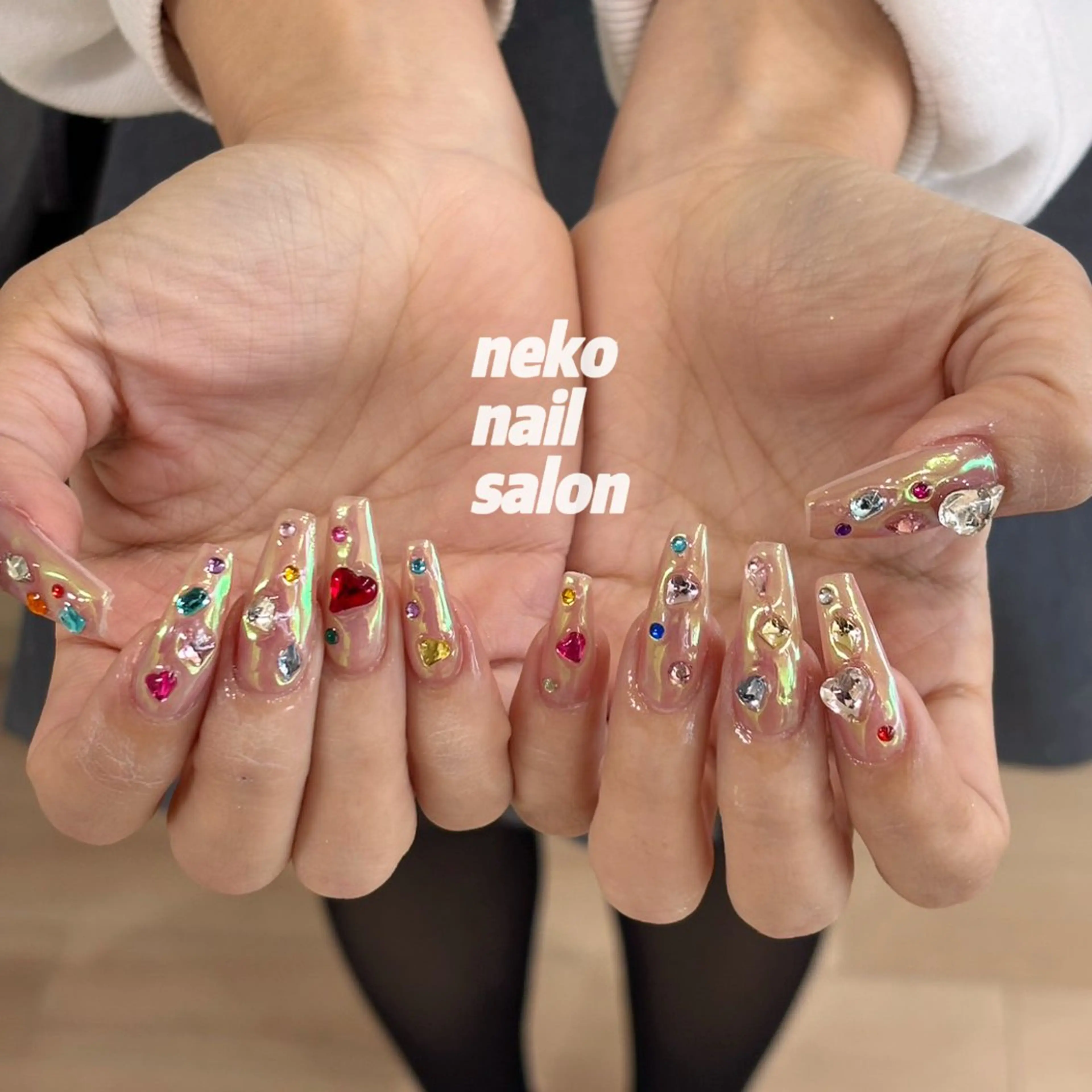 ネイル オーロラネイル ガーリー キラキラネイル ハンドネイル neko nailのネイルデザイン