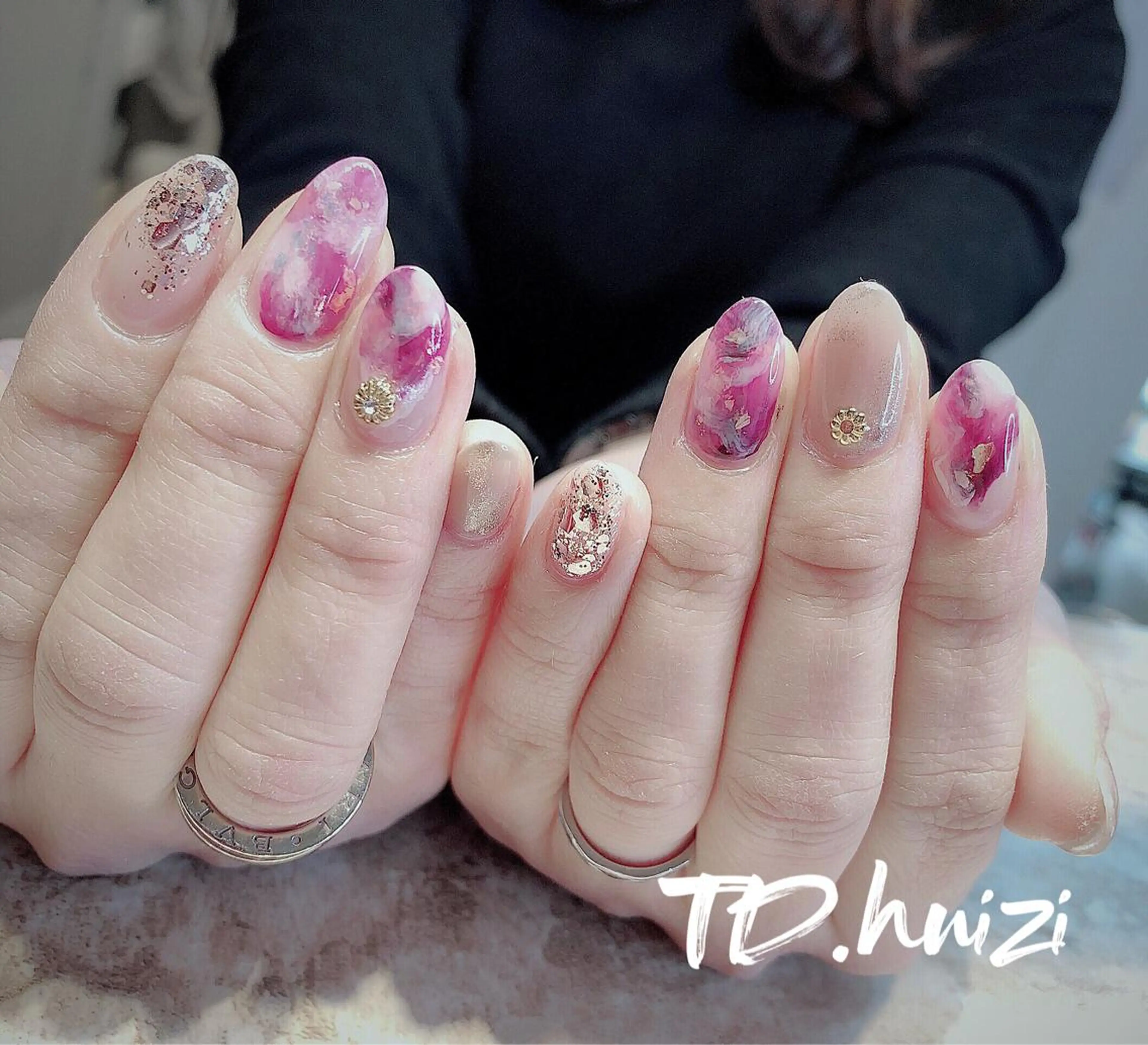 ミディアム めぐみのネイルサロン スタッフ練習のネイルデザイン