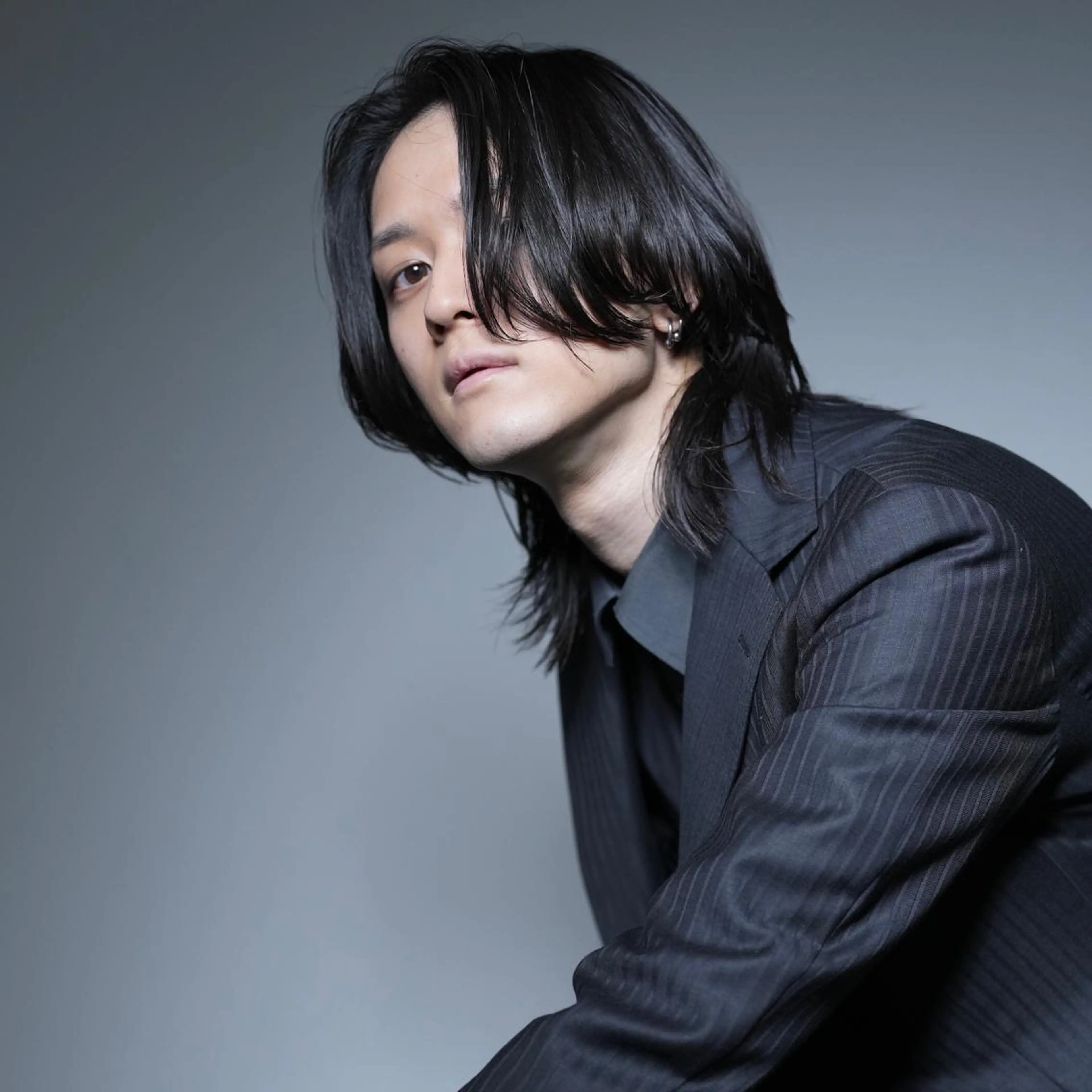 ミディアム パーマ メンズ ミディアムパーマ メンズブリーチ ビジネス センターパート フェードカット メンズサロン【owl 心斎橋】難波/アメ村のヘアスタイル