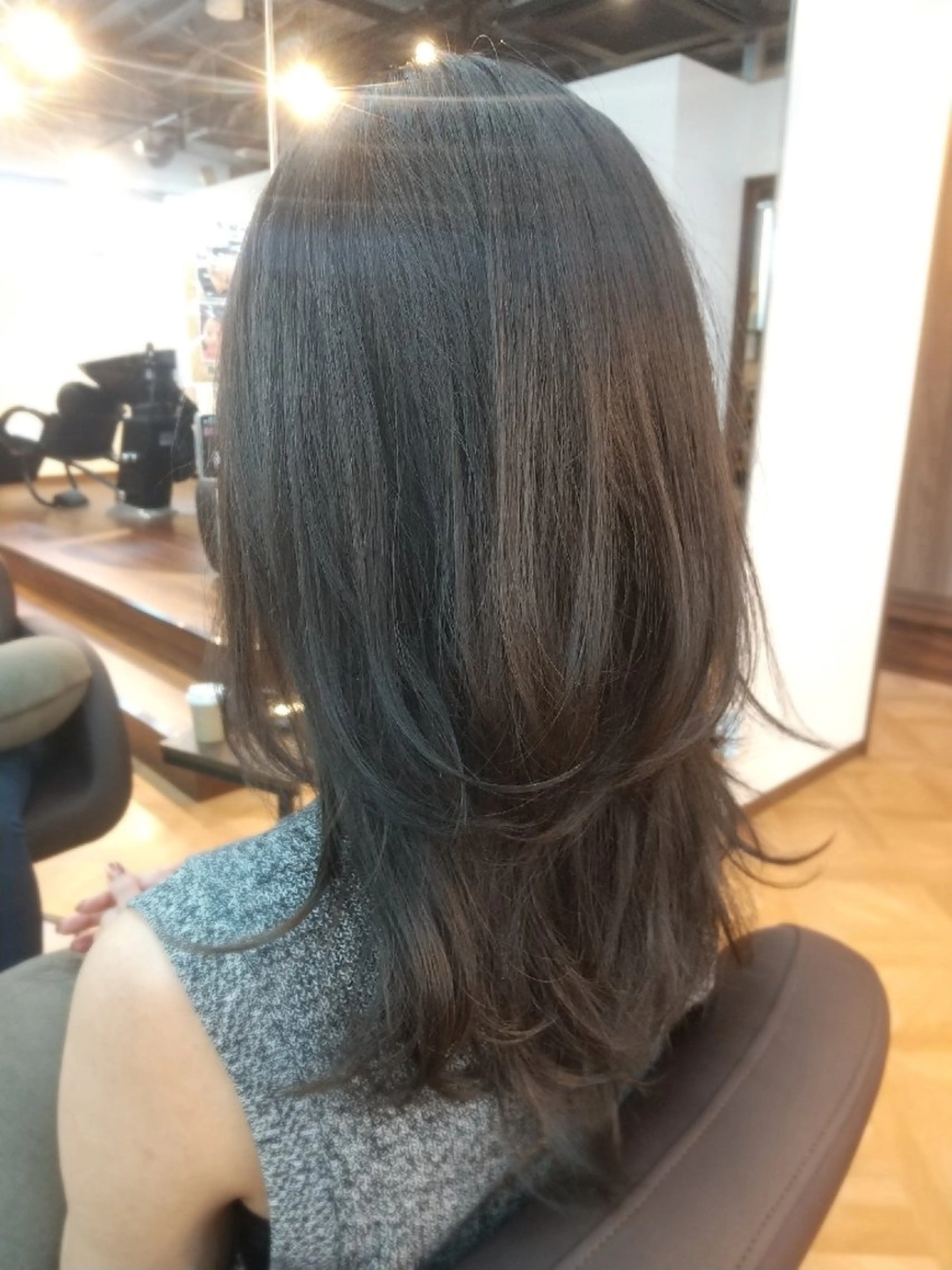 セミロング カラー アッシュ アッシュグレー アッシュグレージュ グレージュ 久村 奈菜のヘアスタイル