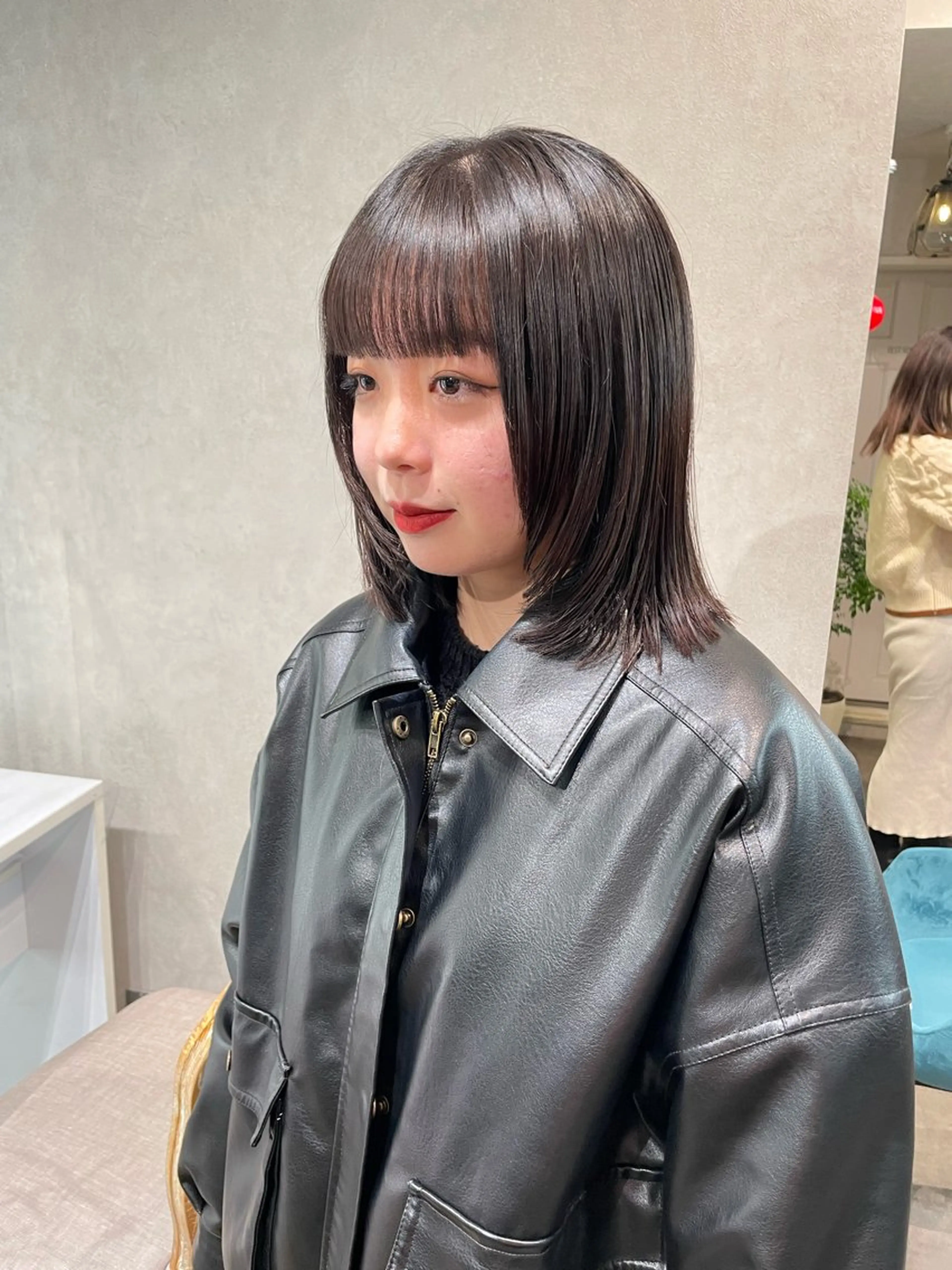 ミディアム カラー 顔まわりレイヤー レイヤーカット カット ヘアカラー ナチュラル透明感🌱 小山美樹子のヘアスタイル