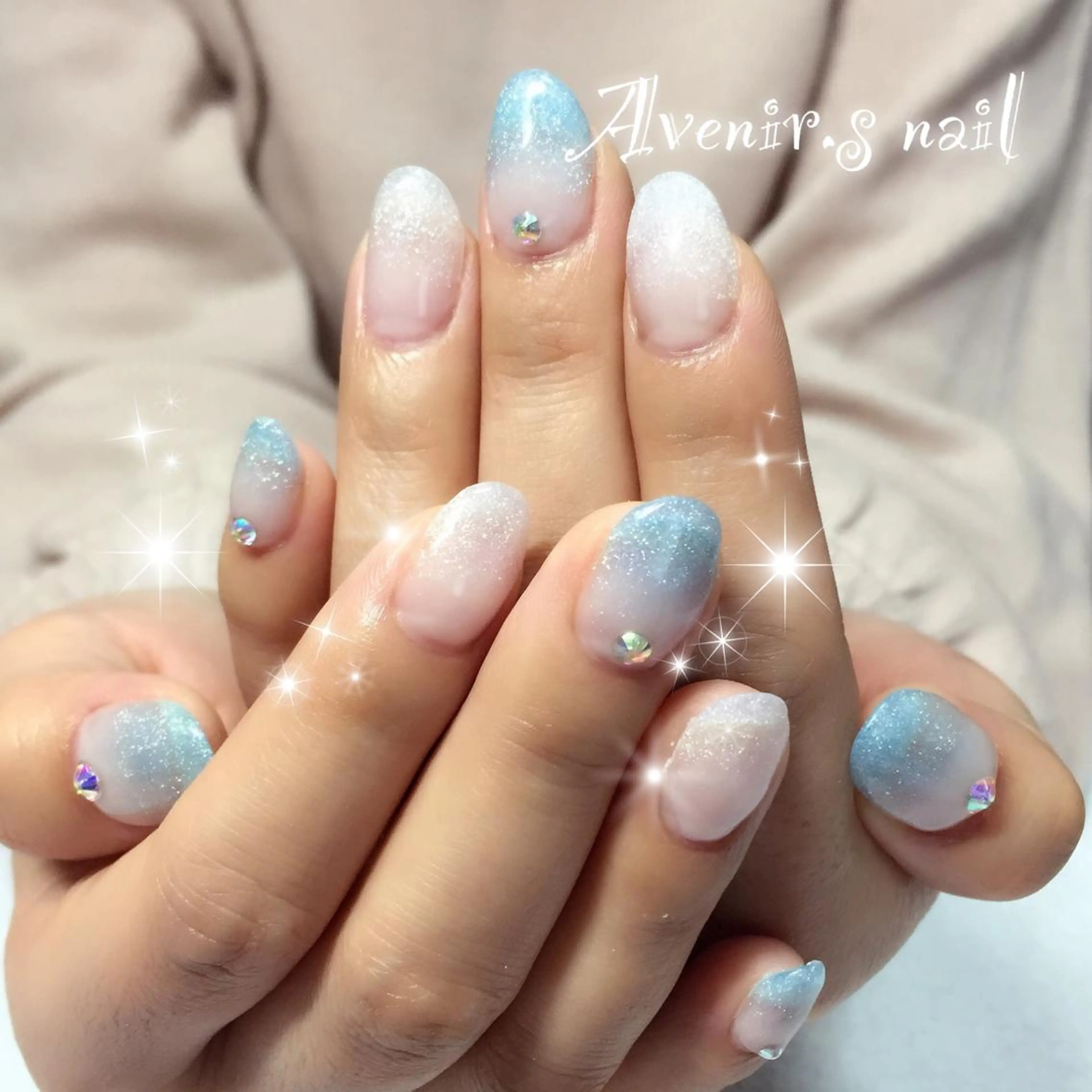 ネイル オーロラネイル ラメ(グリッター) ラメグラデーション スカルプネイル ストーンネイル Home Salon Avenir.のネイルデザイン