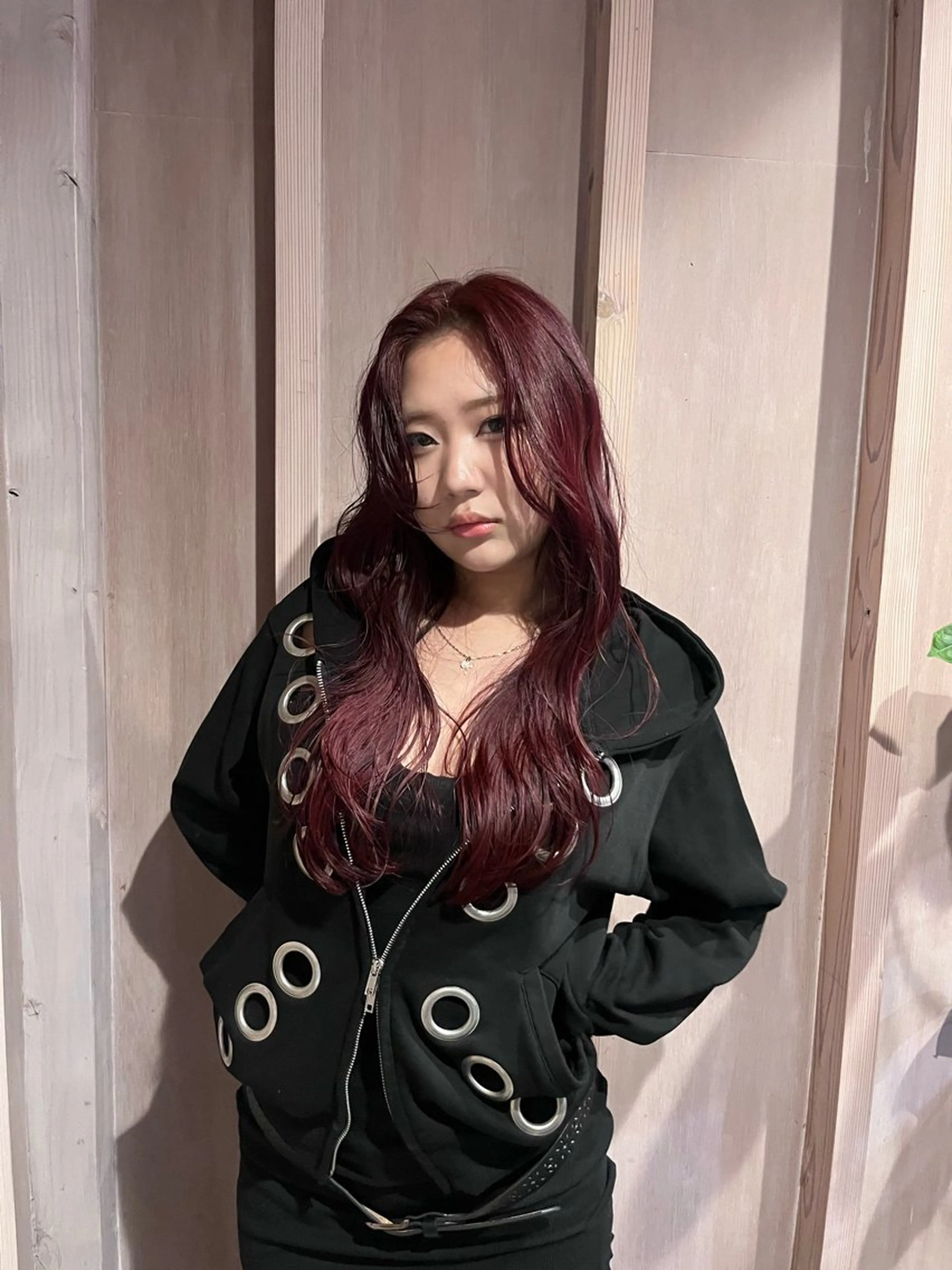 ロング カラー 顔周りカット レイヤーカット 実生miu 個性派ハイトーンのヘアスタイル