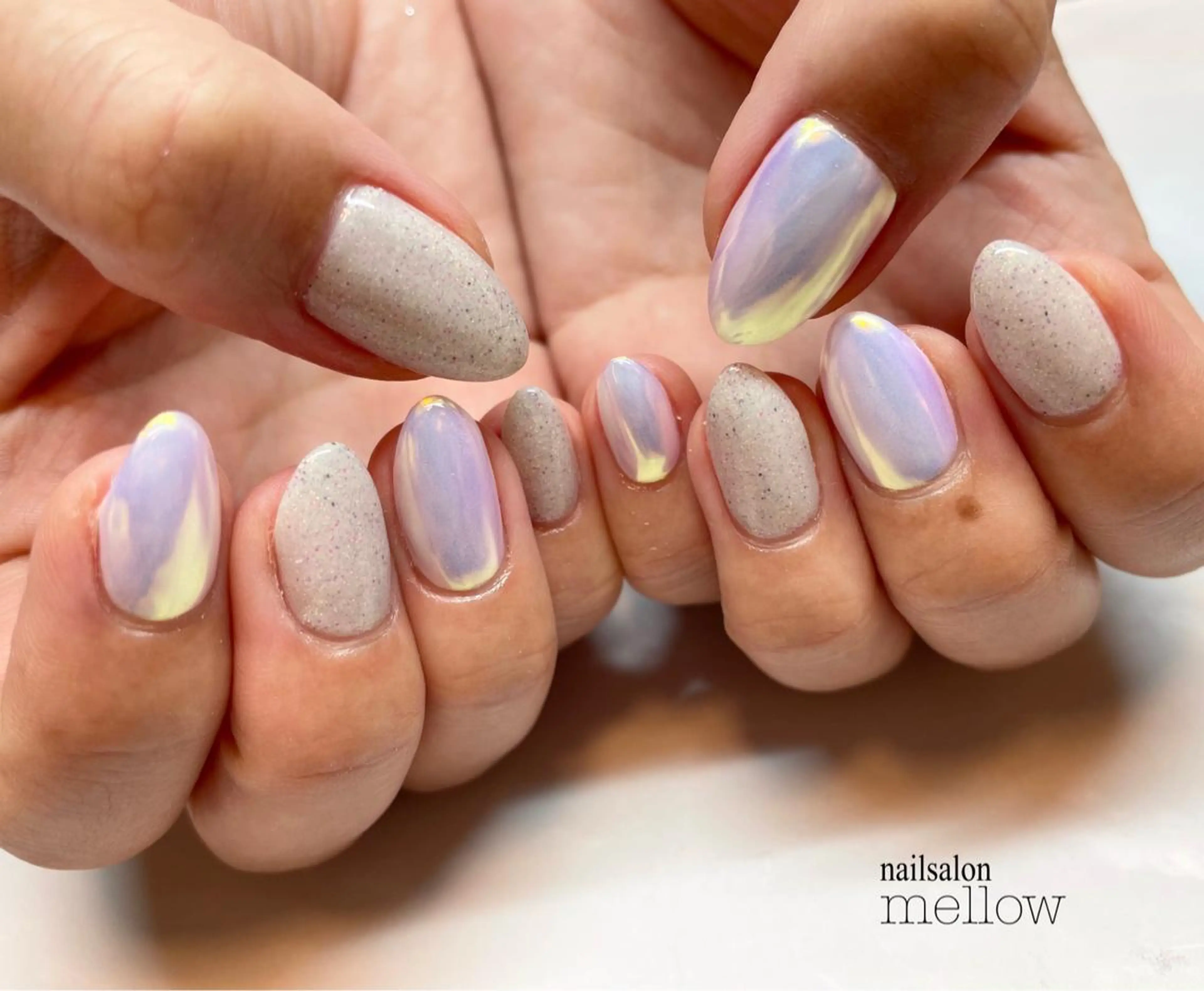 ネイル オーロラネイル ホワイト 大山 浩美のネイルデザイン