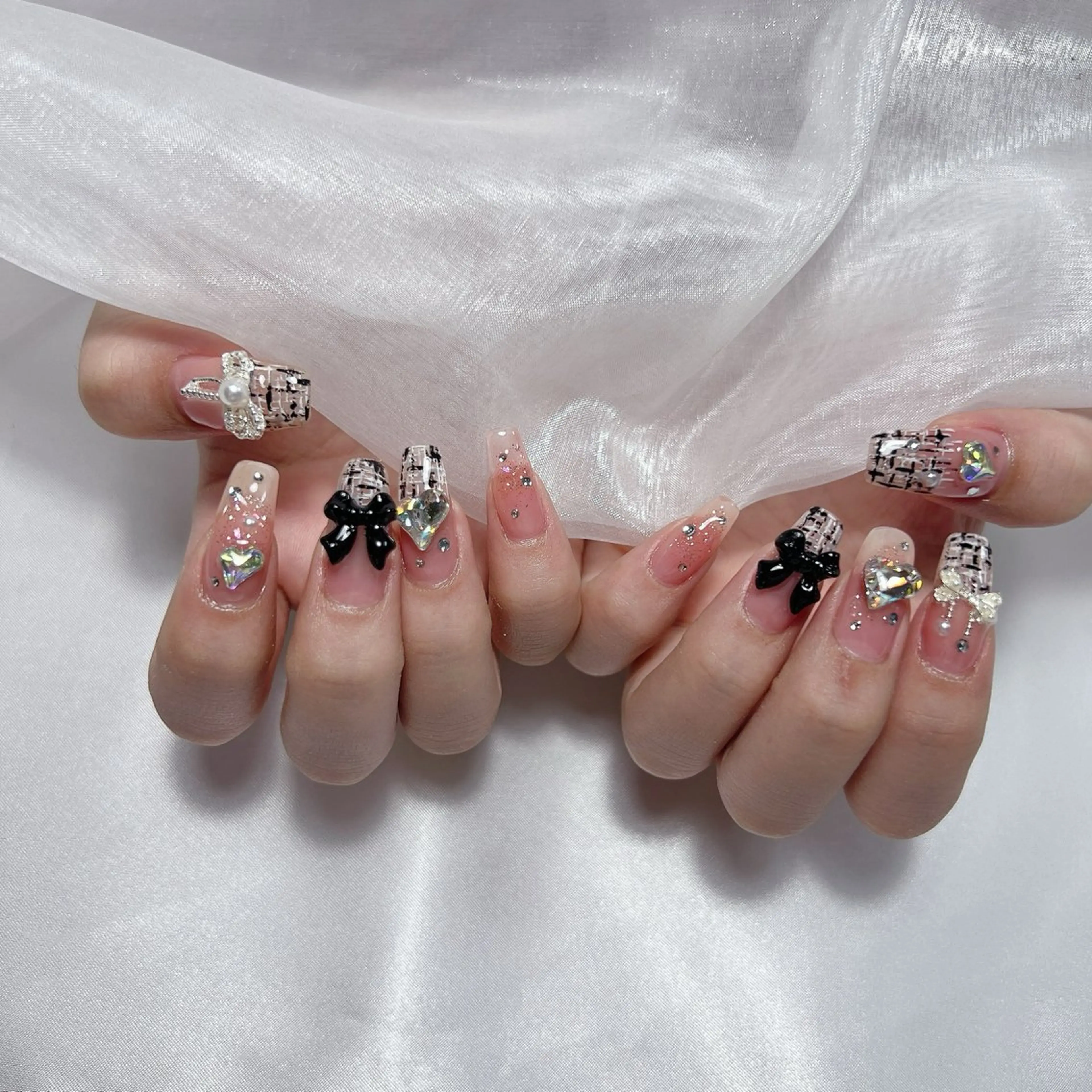 ネイル ジェルネイル 韓国ネイル ラメ(グリッター) マグネットネイル ミラーネイル ハンドネイル nail salon Rewardのネイルデザイン