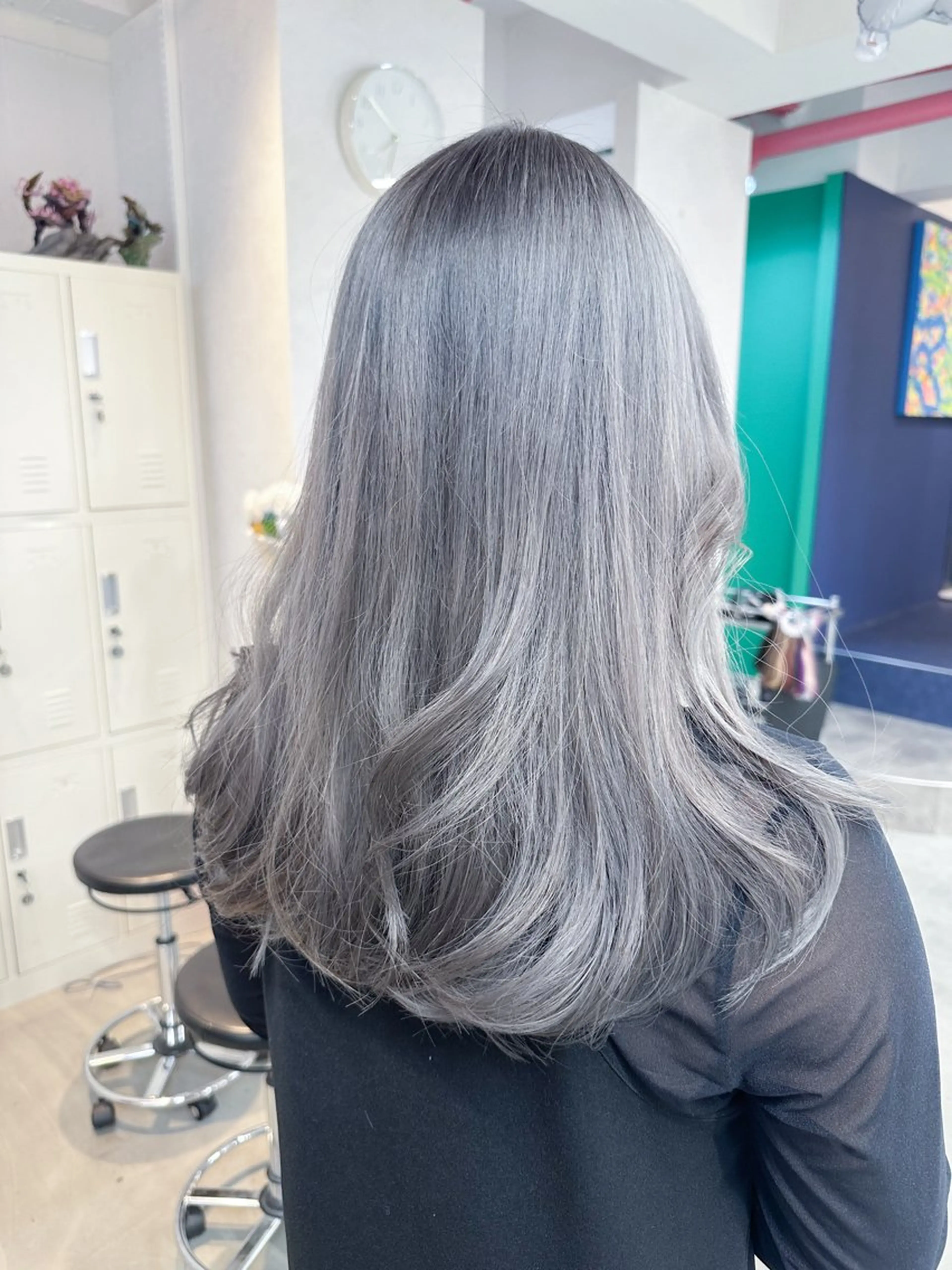 ミディアム カラー ブリーチ エドルカラー イルミナカラー シルバー ヘアカラー BOX mico.のヘアスタイル