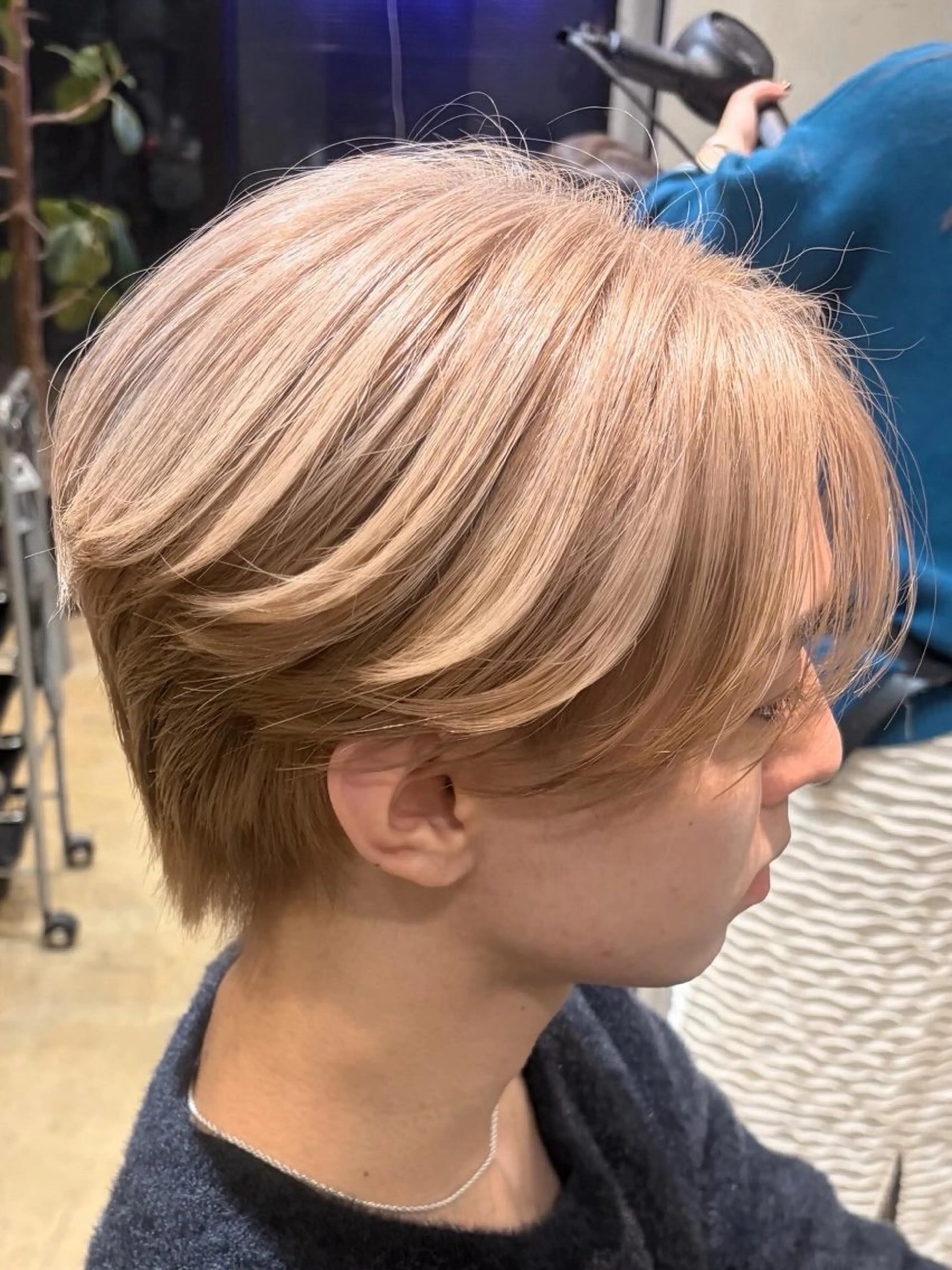 カラー メンズ メンズブリーチ ベージュカラー ブリーチ カット ヘアカラー みわ/博多 ブリーチ/メンズヘアのヘアスタイル