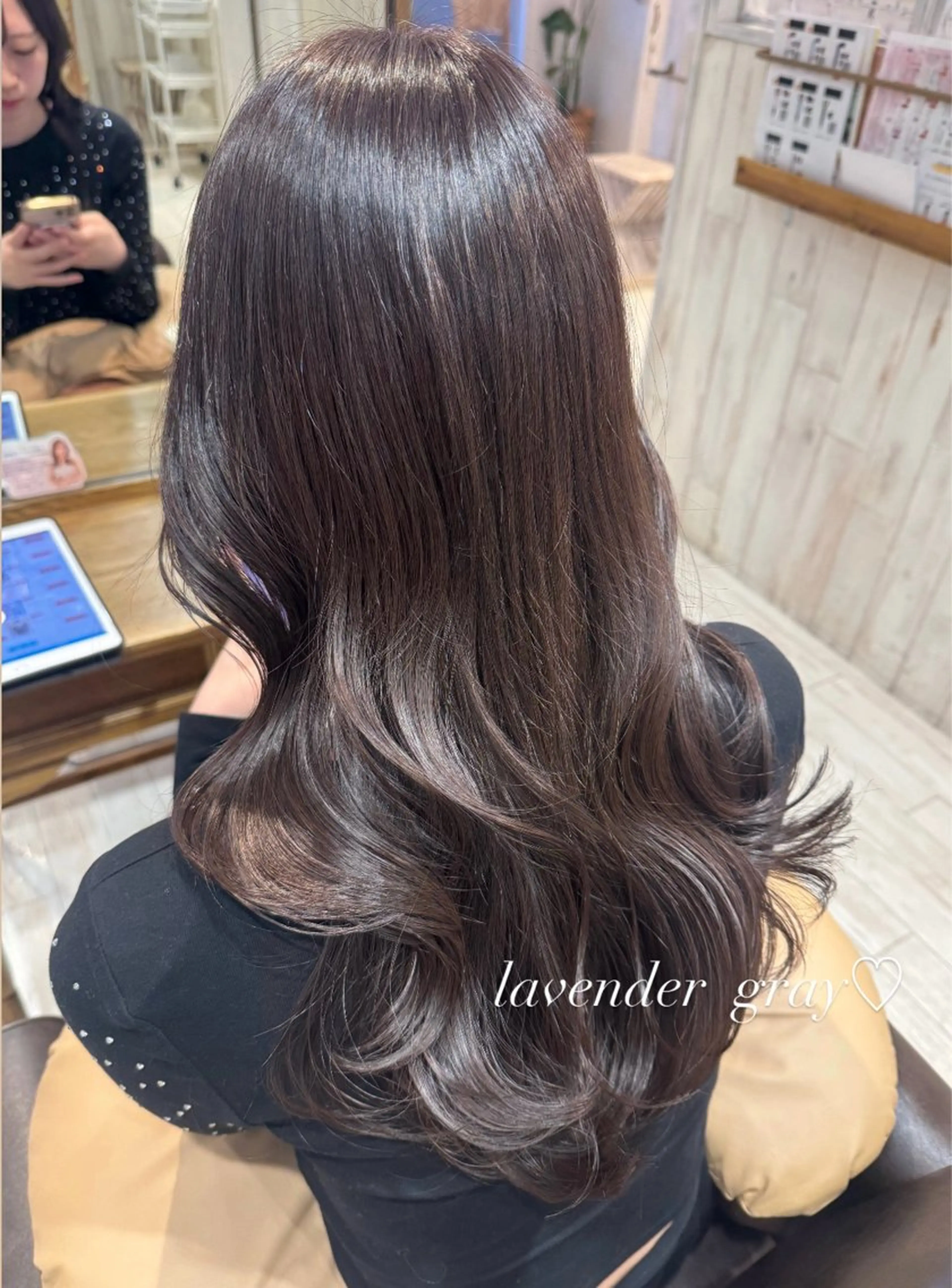 ロング カラー レイヤーカット、 大人可愛い　中村美羅のヘアスタイル