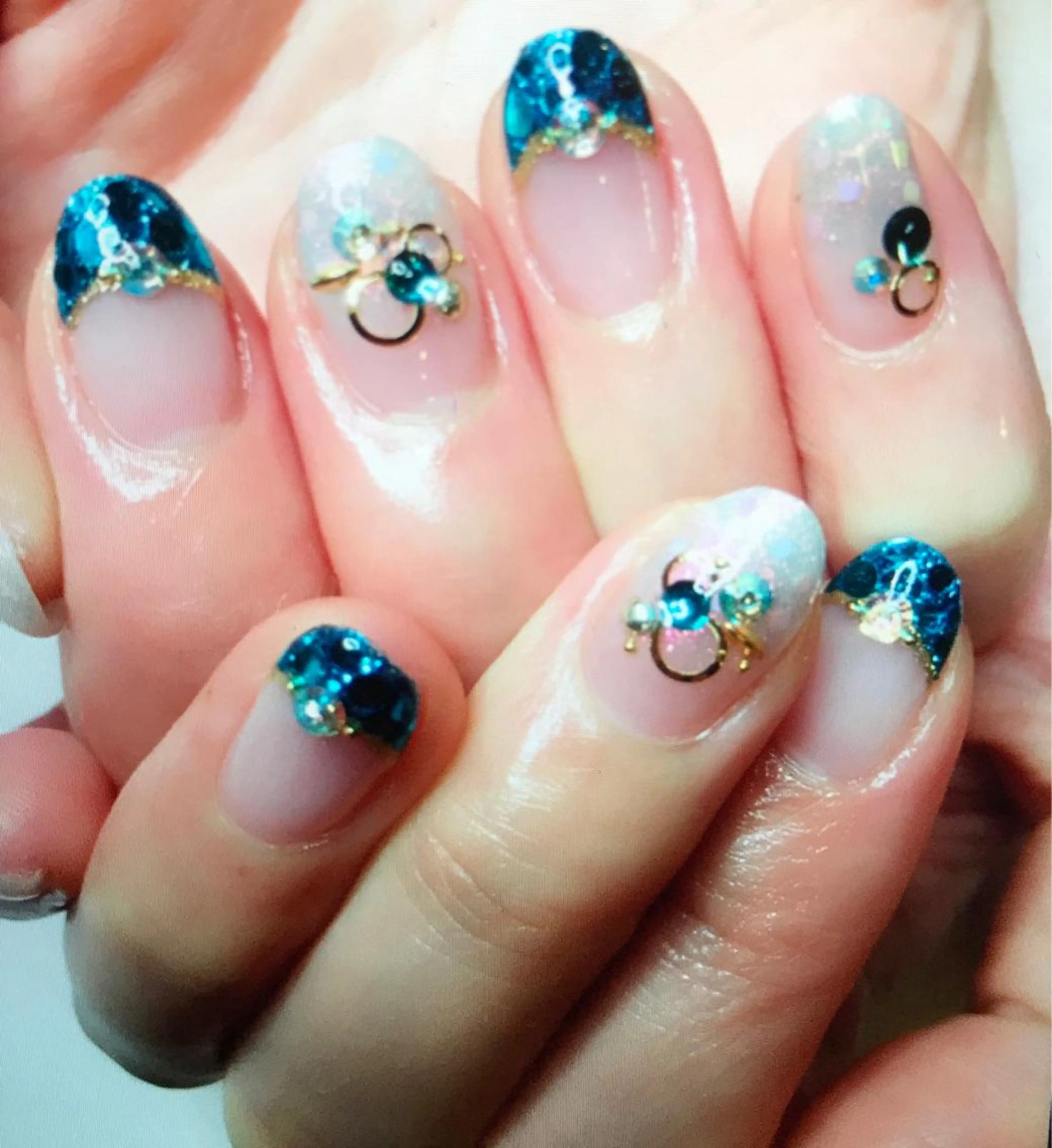 ネイル アートネイル ストーンネイル ネイル/耳つぼ /新ホワイトニングのネイルデザイン