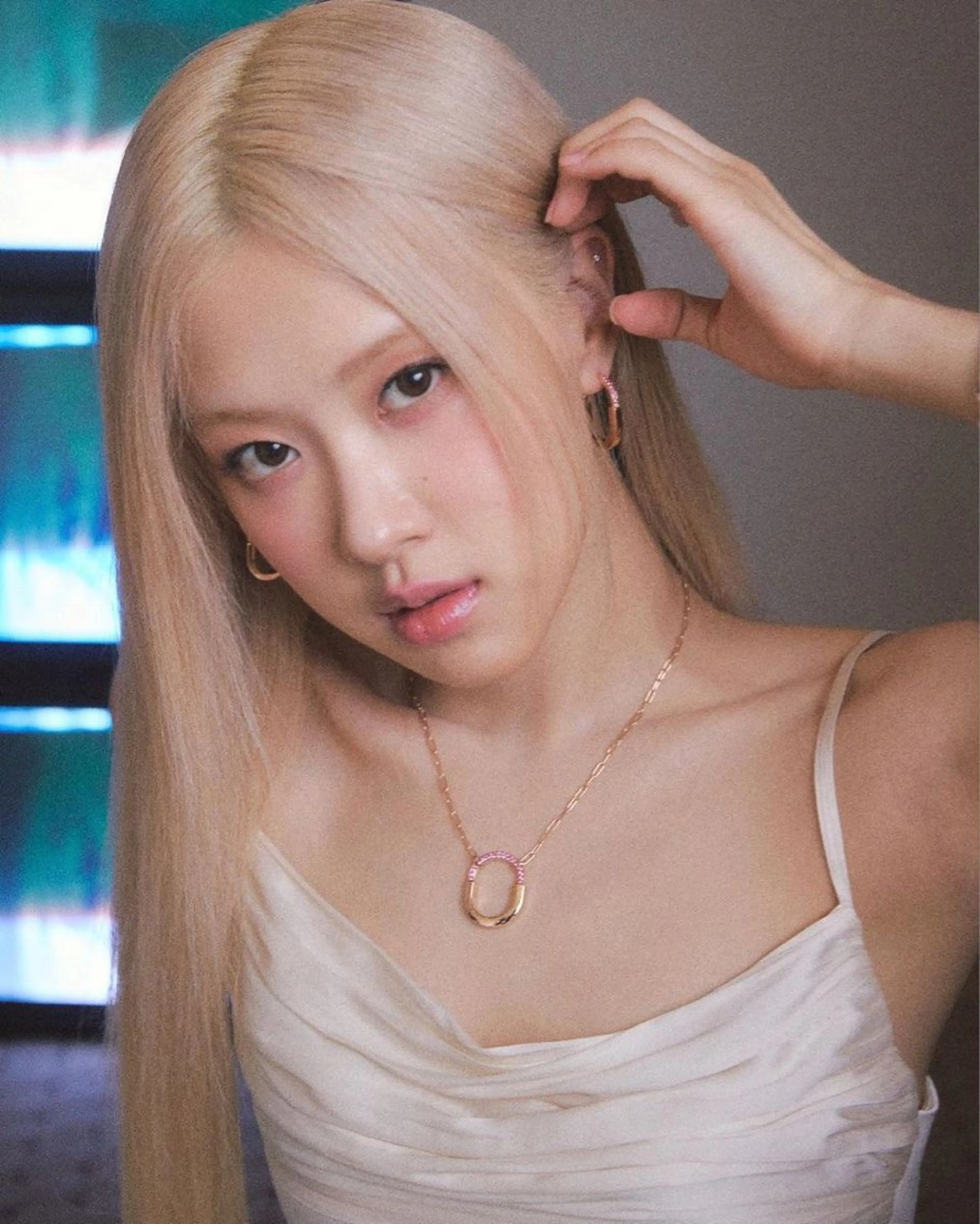 ロング カラー ブリーチ ブロンド ERIKA YAMAMOTOのヘアスタイル