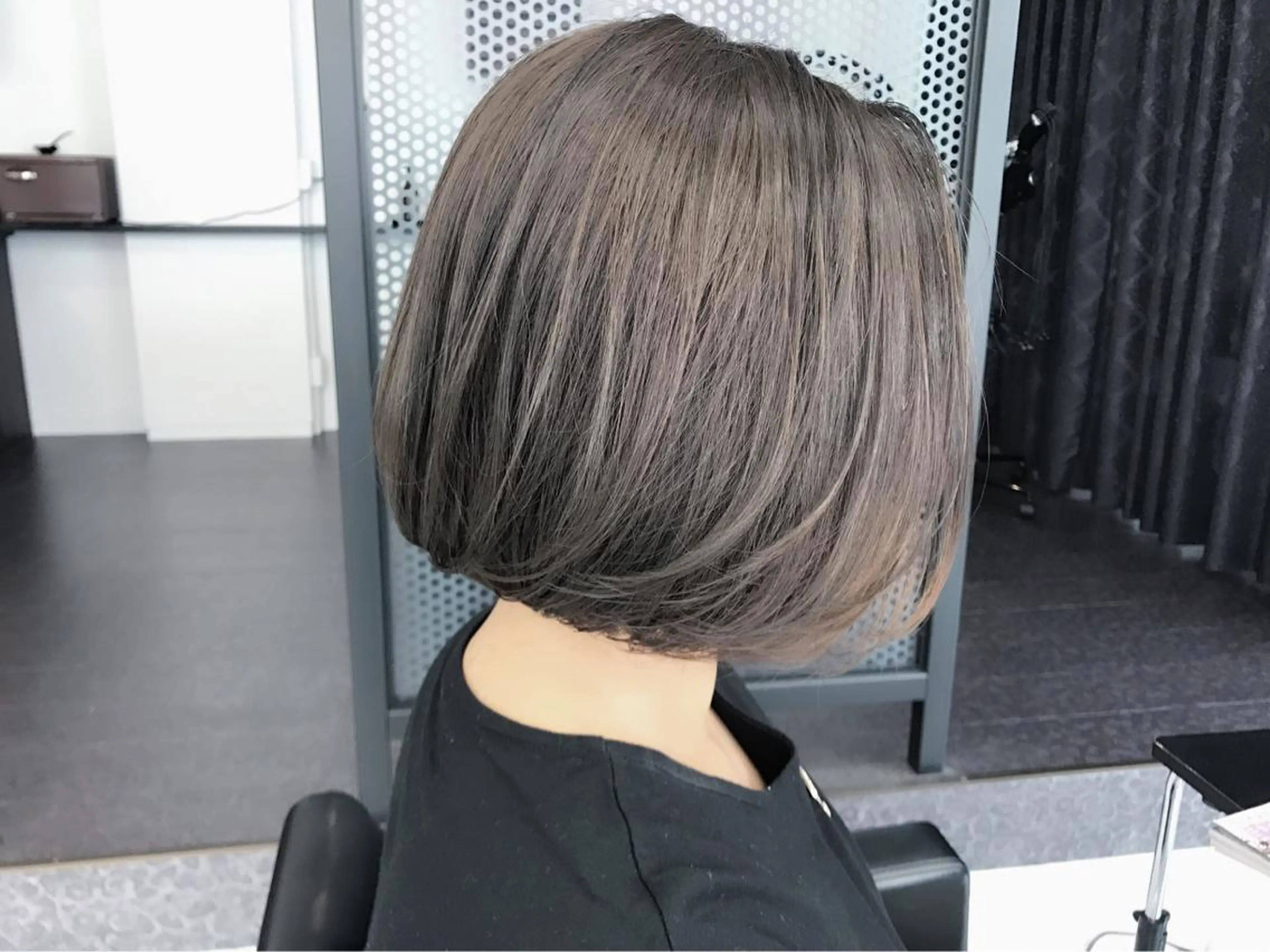 ショート カラー ボブ N4C エヌフォーシーのヘアスタイル