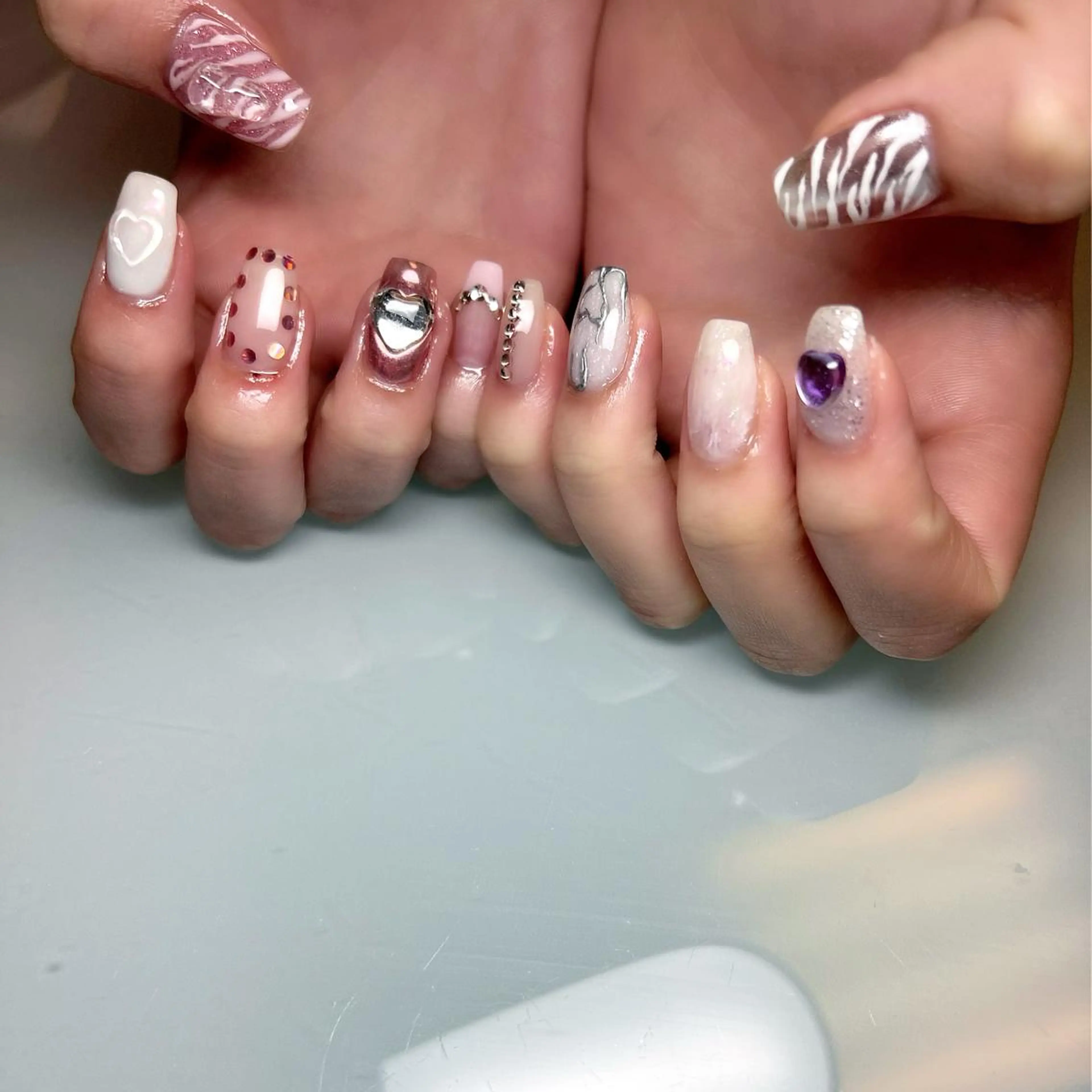 ネイル maison dari (ﾒｿﾞﾝ   ﾀﾞﾘ )所属・高橋 ユカのネイルデザイン