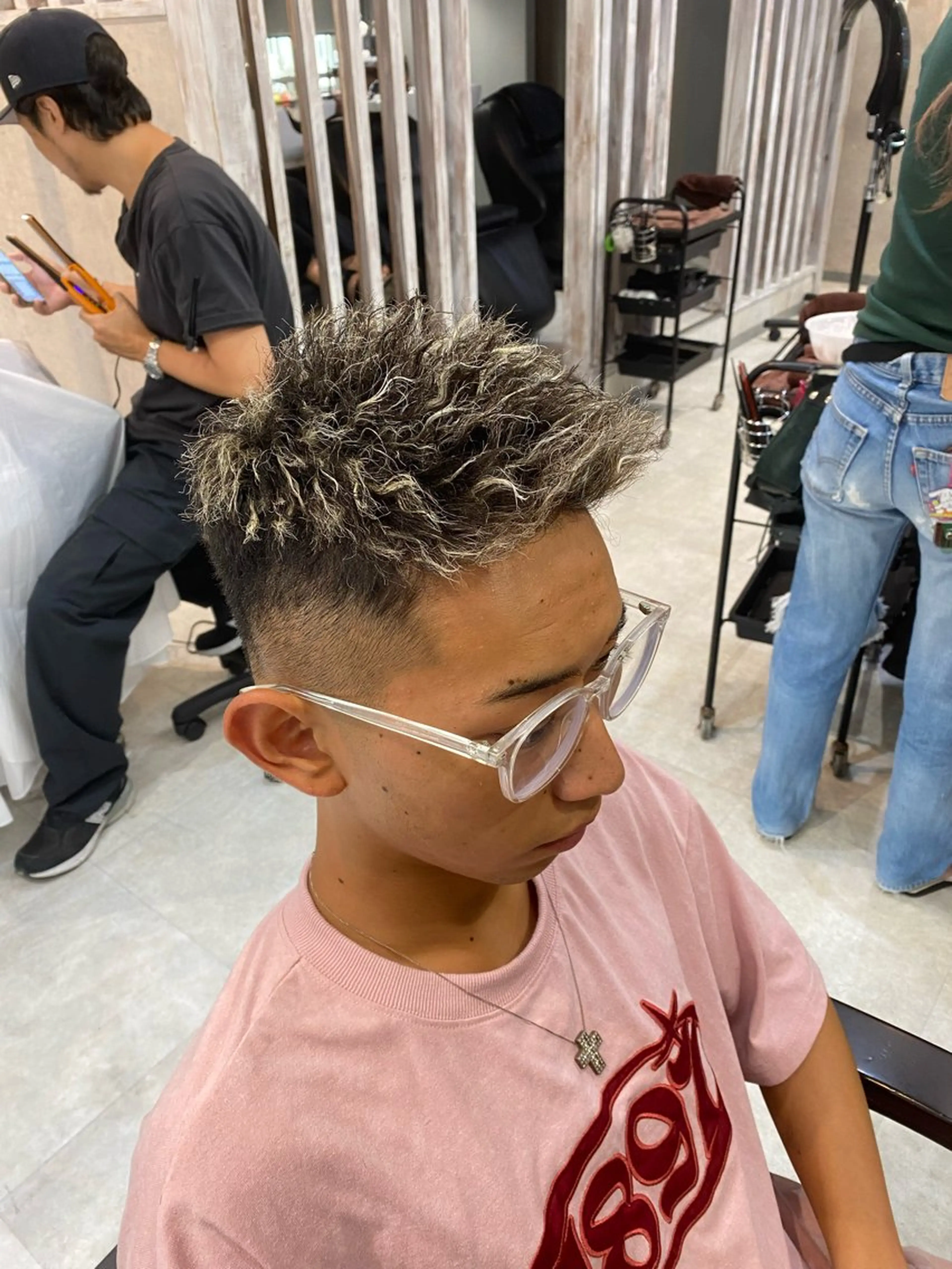 ショート カラー パーマ ツイストスパイラルパーマ ハイライトカラー ハイライト スパイラルパーマ カット ヘアカラー パーマ 🐉『メンズ美容師』 吉田龍星🐉のヘアスタイル