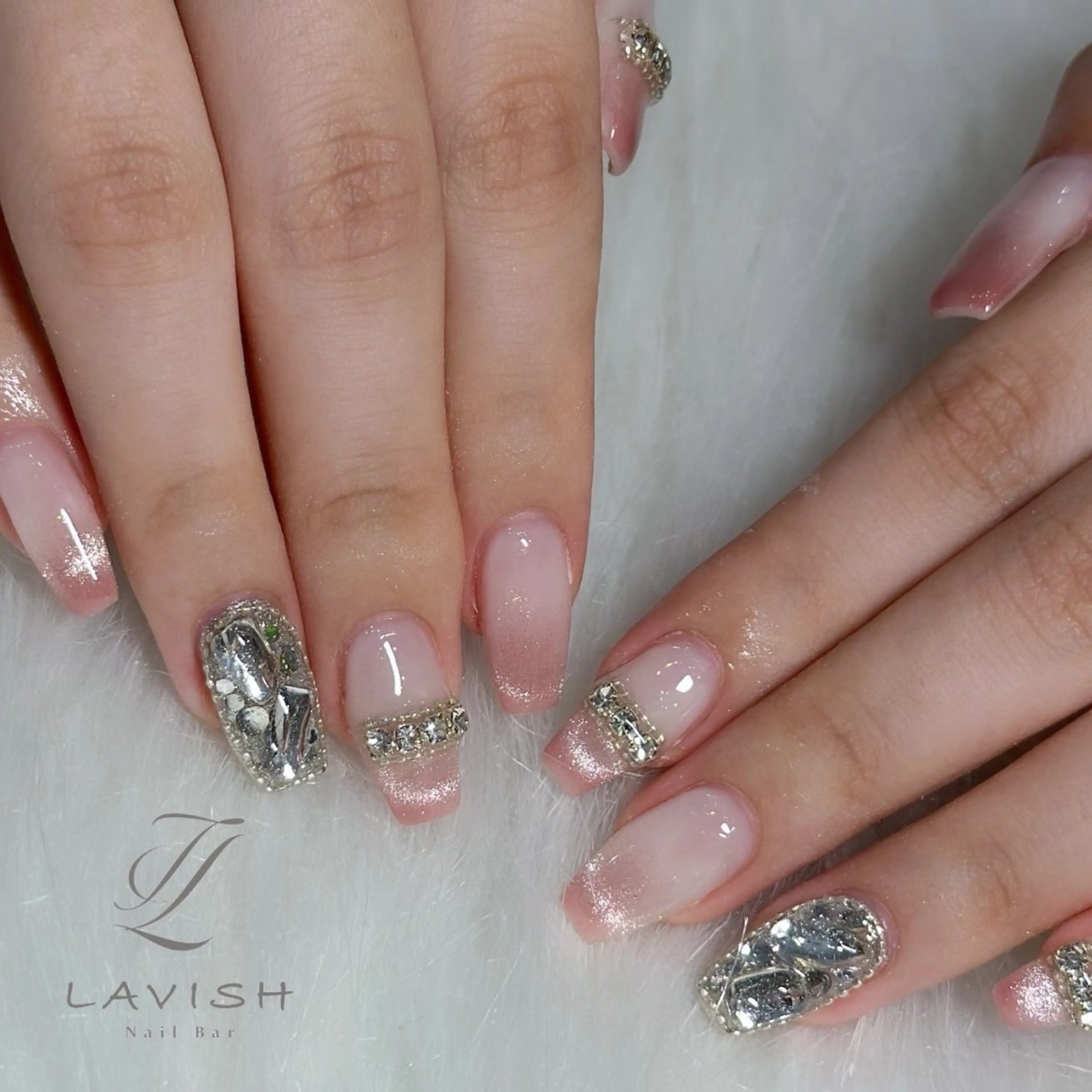 ネイル ハンドネイル フットネイル LAVISH nanamiのネイルデザイン
