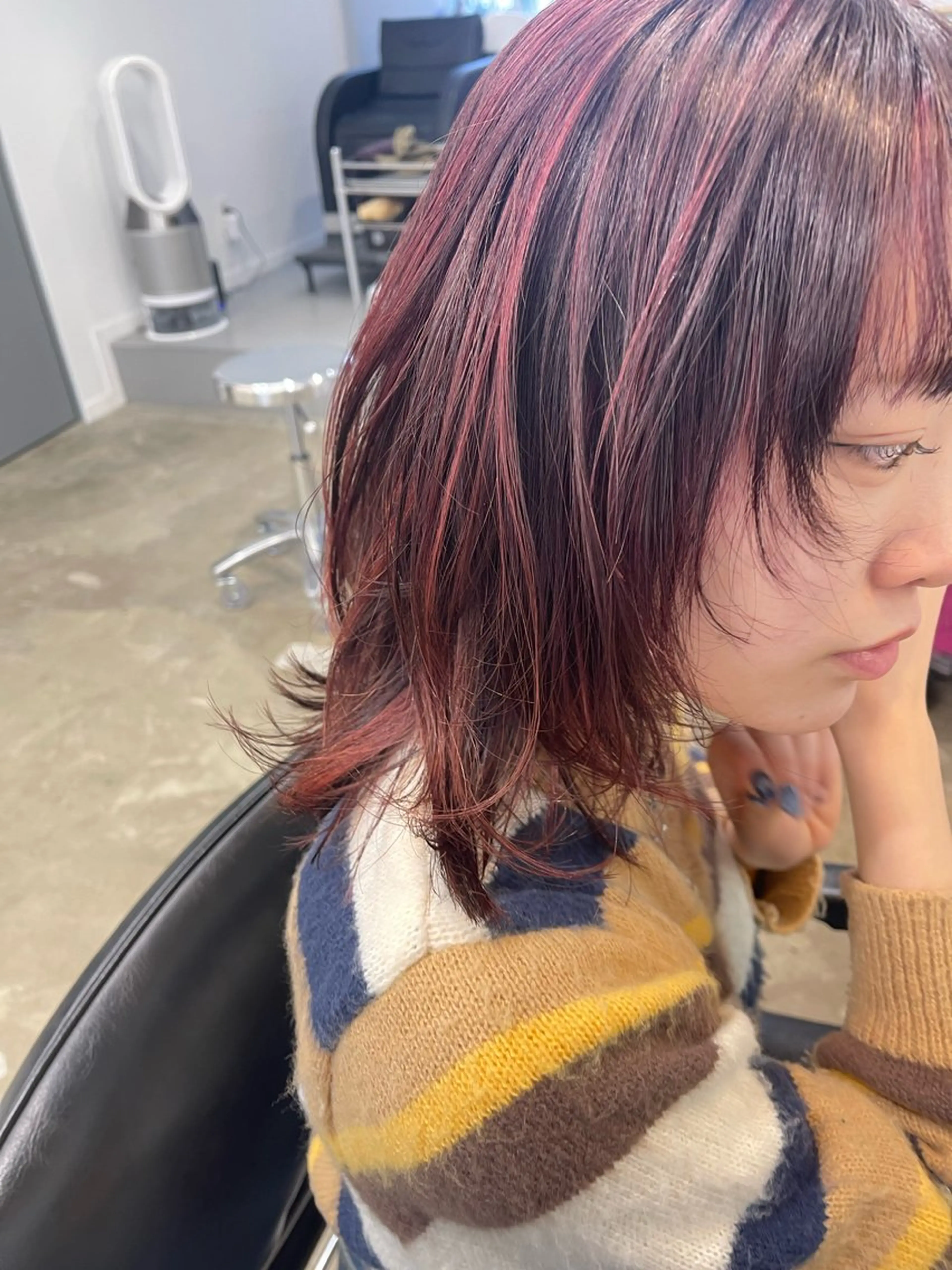 ミディアム カラー 💓パーマ，💗 レイヤーカットのヘアスタイル