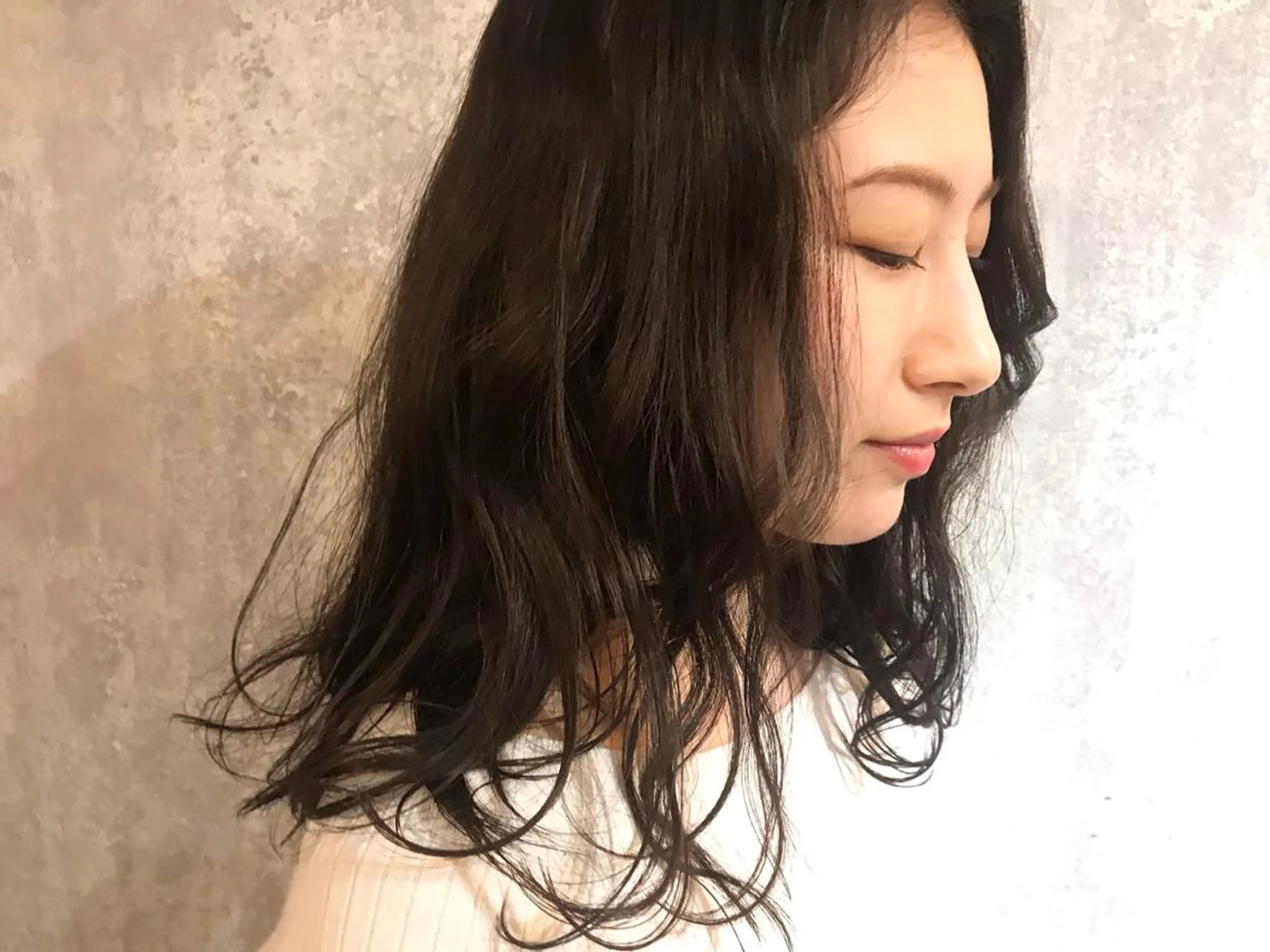 セミロング カラー 黒髪 ブルーカラー ブルージュ グレージュ 外国人風カラー vato バトのヘアスタイル