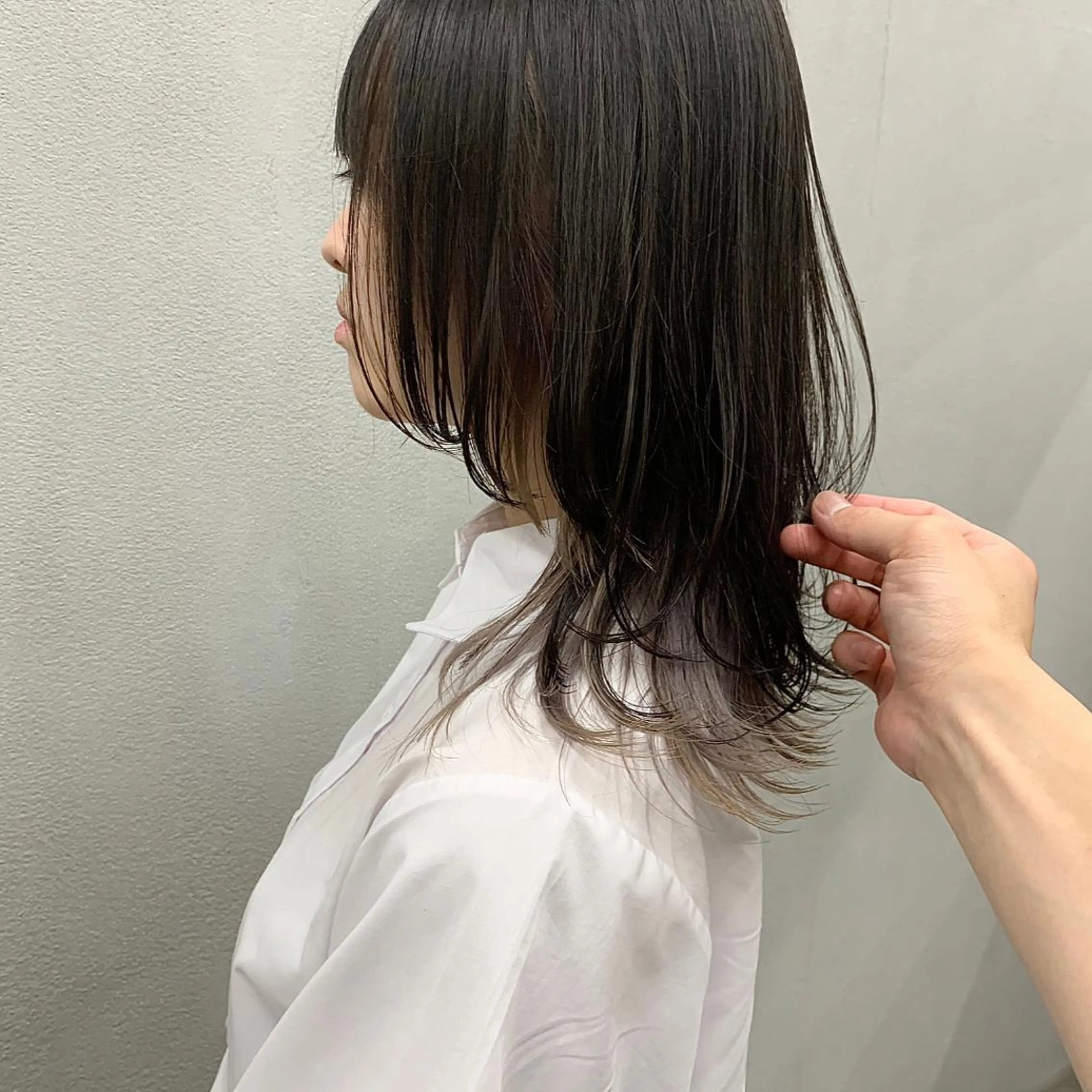 ミディアム カラー ハイトーンカラー インナーカラー ウルフカット 🌱小顔魅せショート 髪質改善カラー/泉綺のヘアスタイル