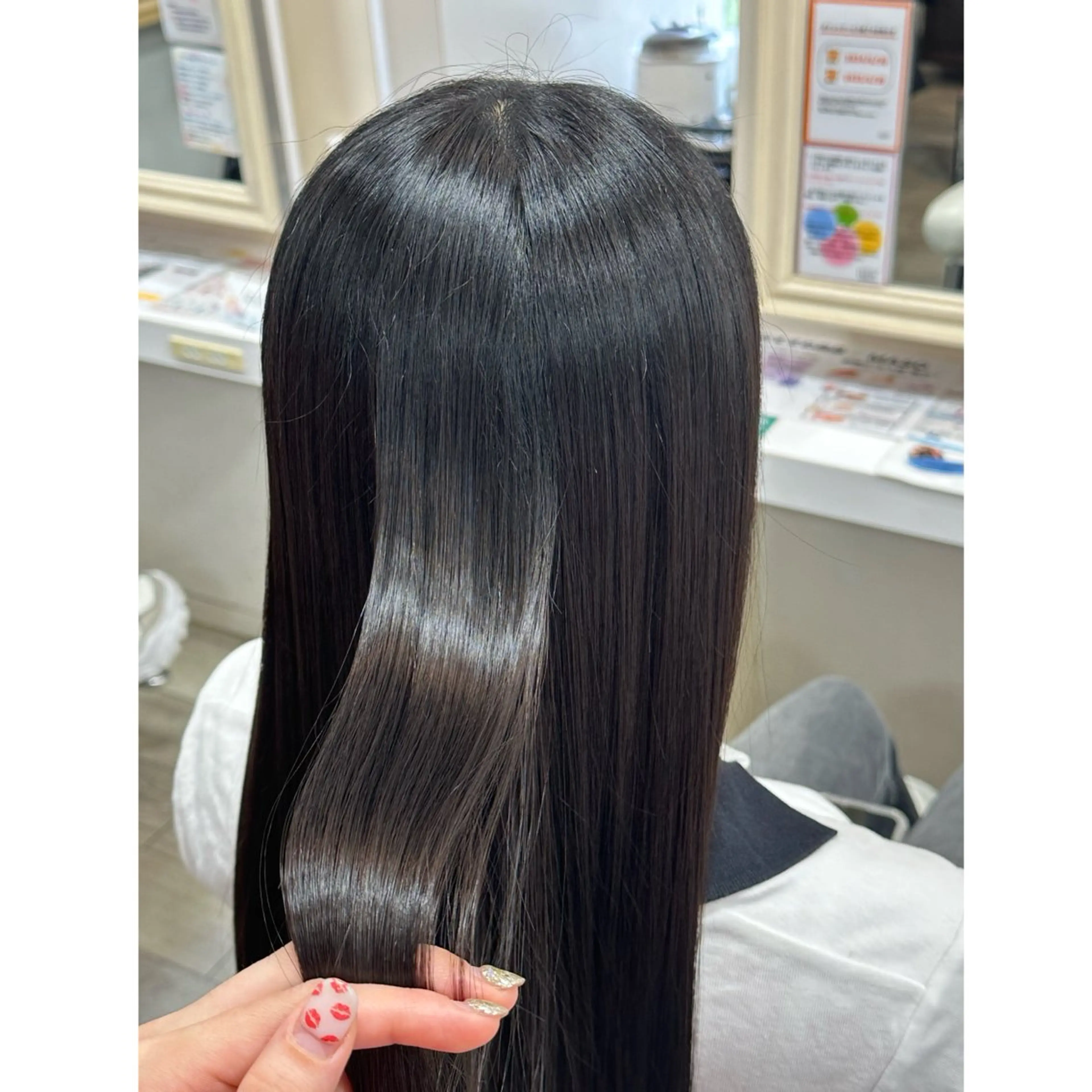 セミロング カット 縮毛矯正 しまうち れおなのヘアスタイル