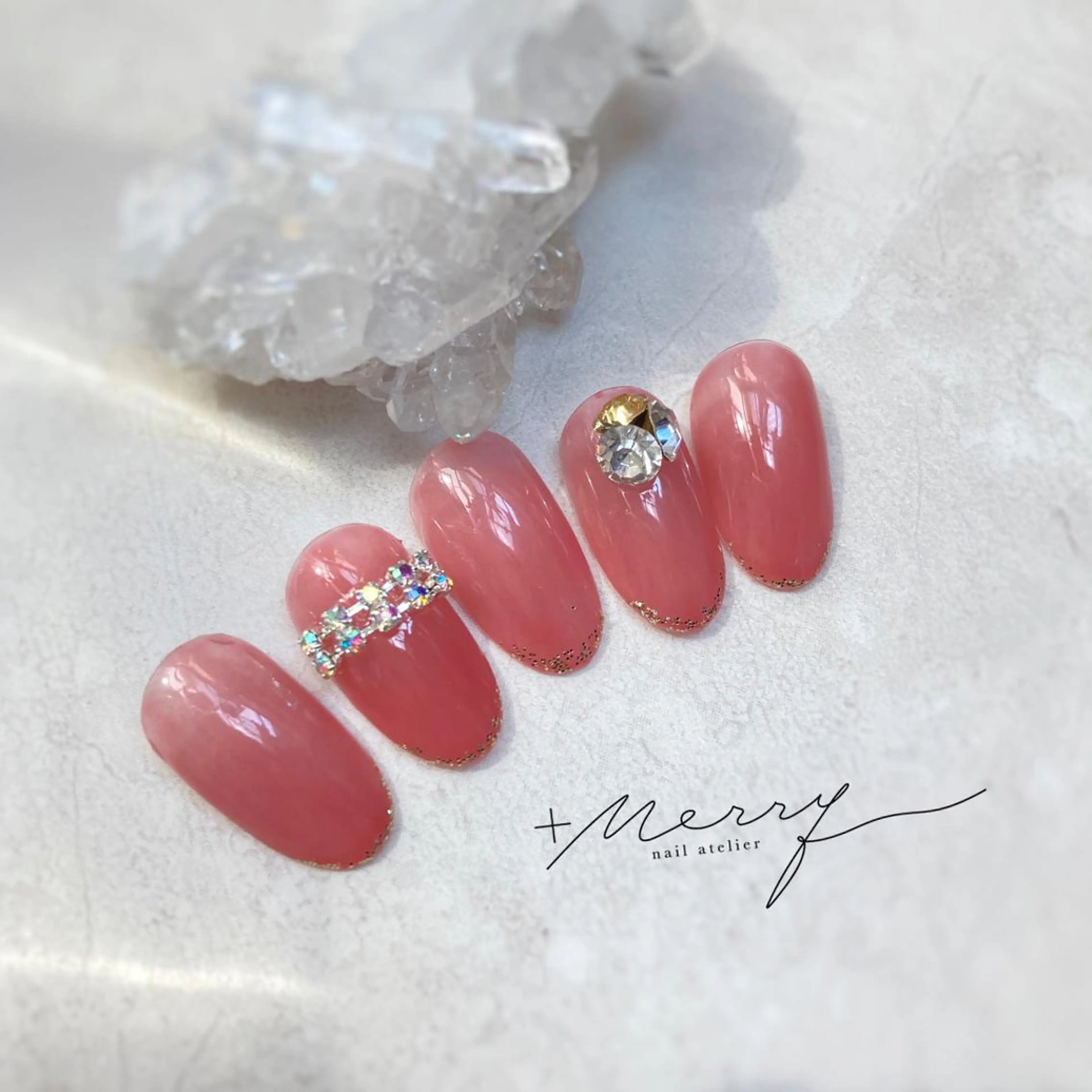 ネイル ストーンネイル ネイルアトリエ プラスメリーのネイルデザイン