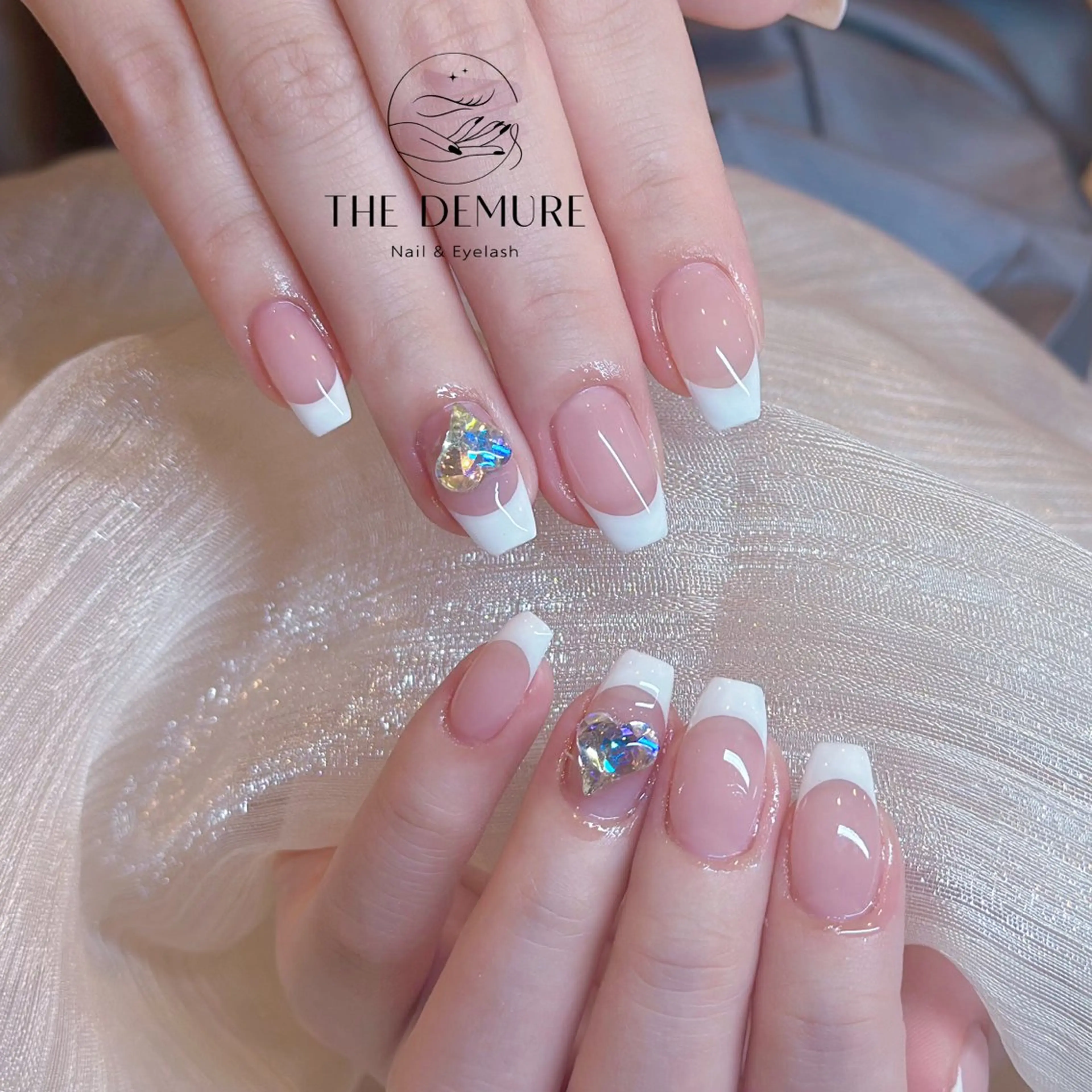 ネイル アートネイル フレンチネイル キラキラネイル 韓国ネイル 水色 ハンドネイル ハンドケア NailDemure 【銀座店】のネイルデザイン