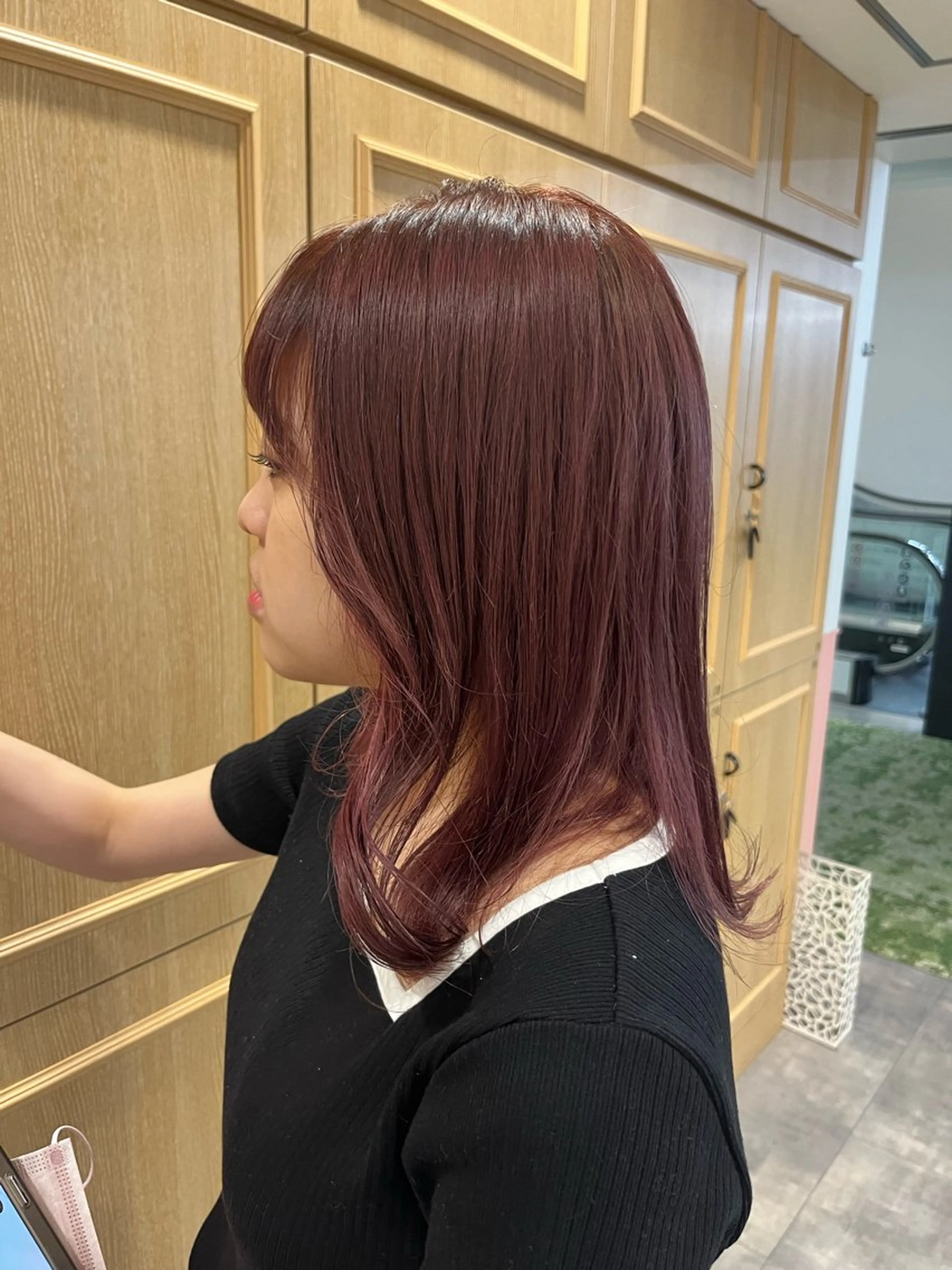 ミディアム カラー カシス 透明感カラー ピンクカラー 髪質改善 似合わせカット ヘアカラー トリートメント なんば/個室サロン タナカヒナのヘアスタイル