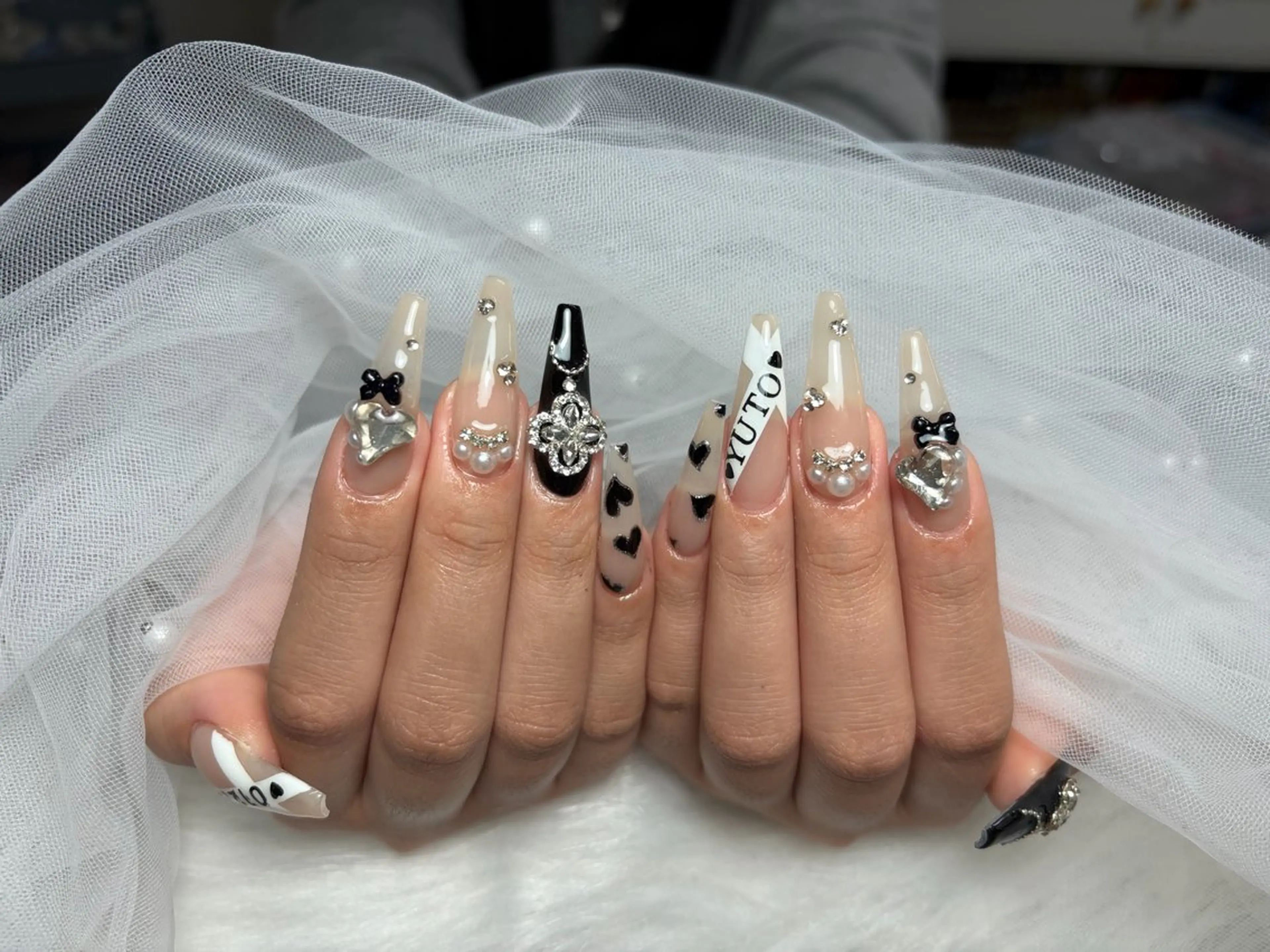 ネイル アートネイル 長さ出し ジェルネイル 韓国ネイル マグネットネイル ハンドネイル Cloudy Chan Nailのネイルデザイン