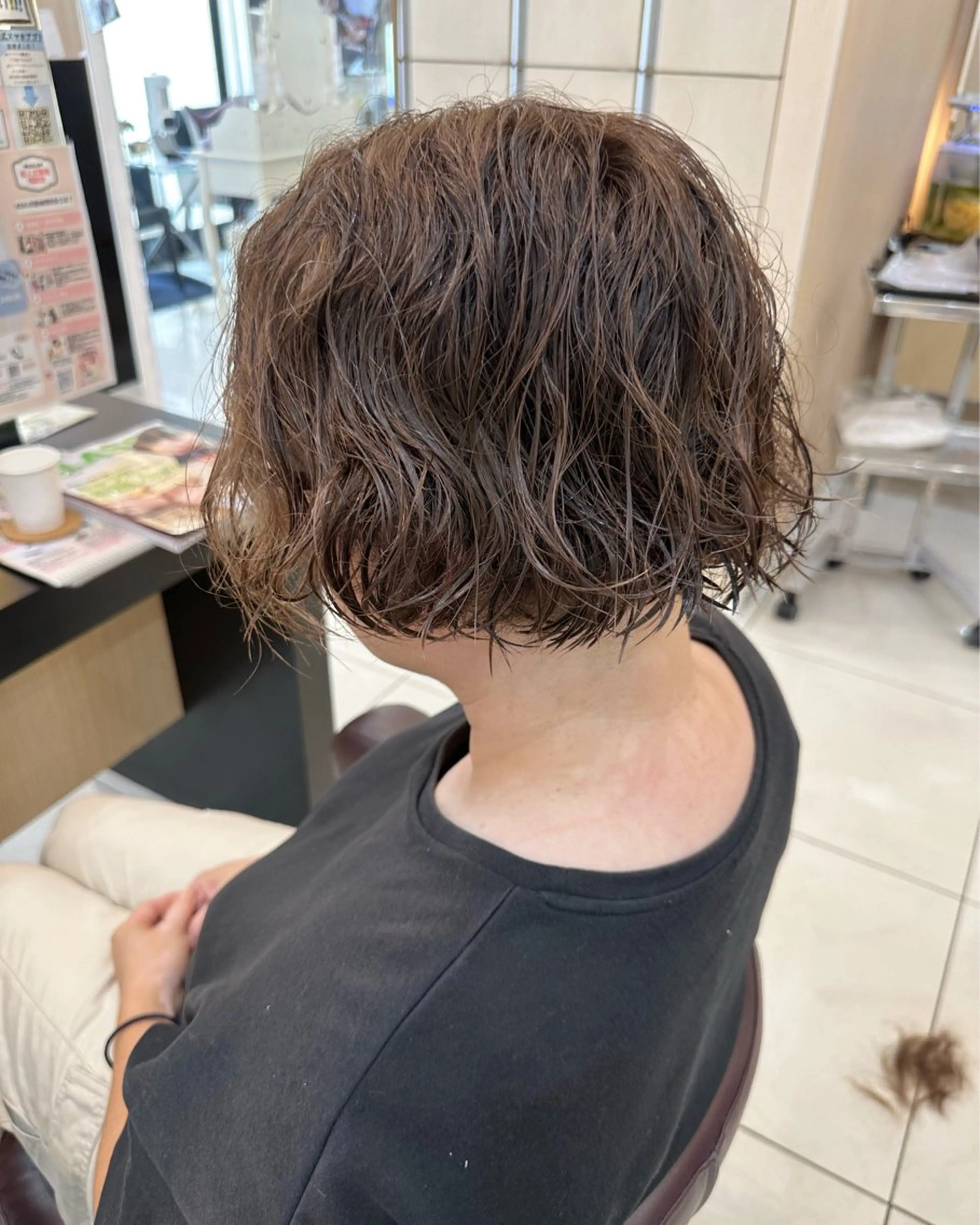 ショート カラー 内田温子大人女性 ハイライト、ボブのヘアスタイル