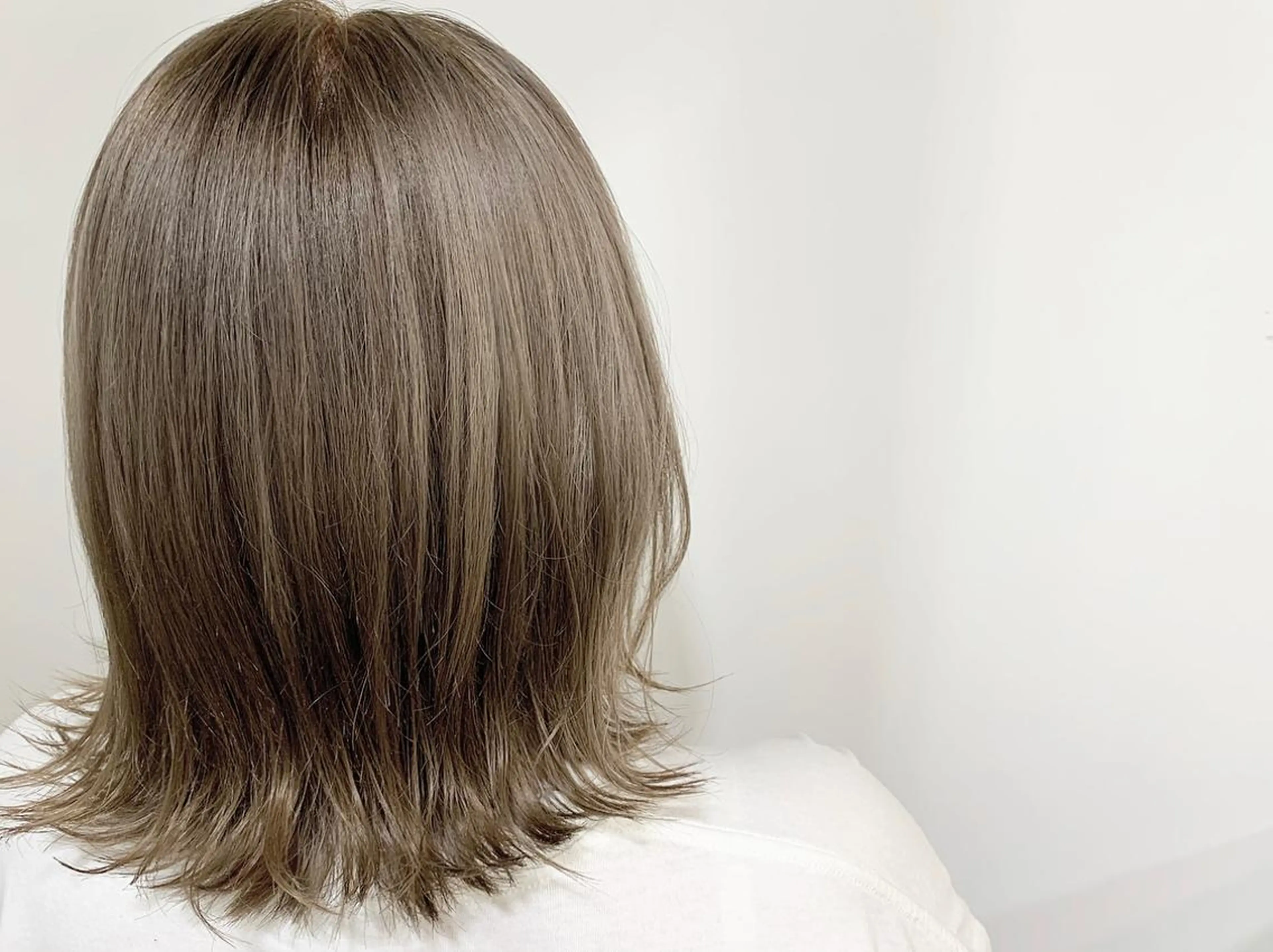 セミロング カラー ヘアカラー トリートメント あべ ゆうかのヘアスタイル