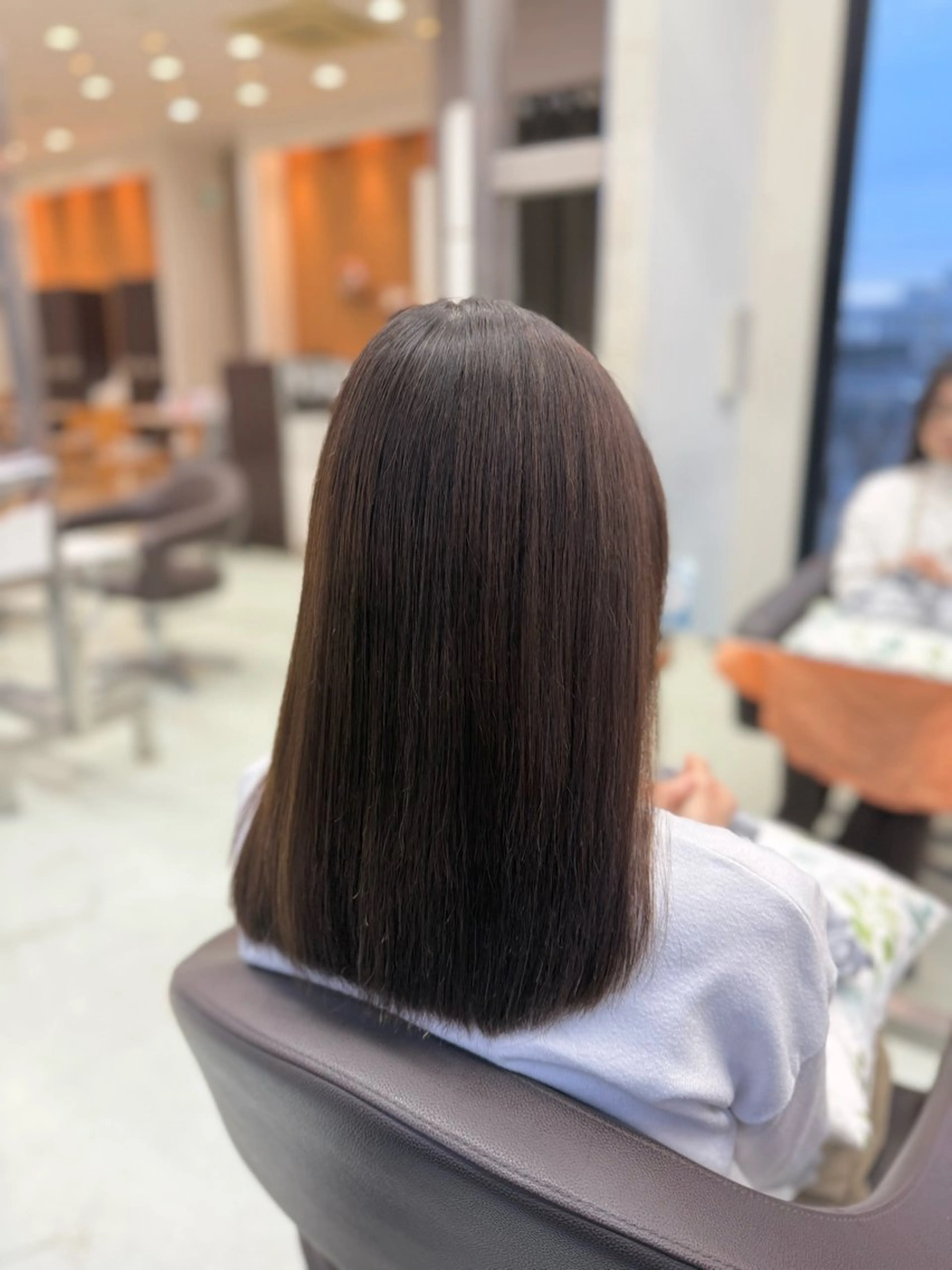 セミロング カット 縮毛矯正 新井優馬｜縮毛矯正/ 地毛風ストレートのヘアスタイル