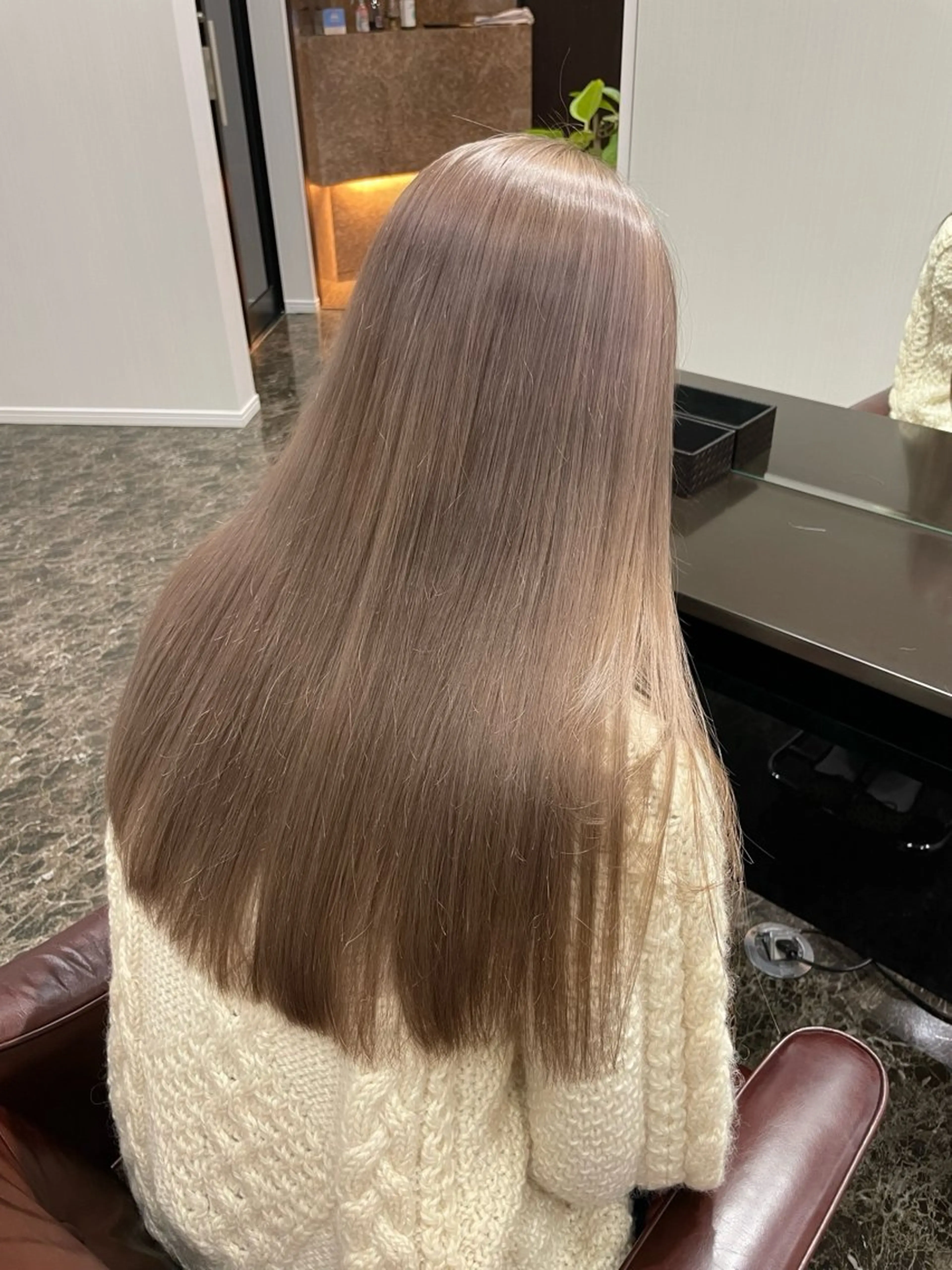 カラー ブリーチ 西垣 沙也加のヘアスタイル