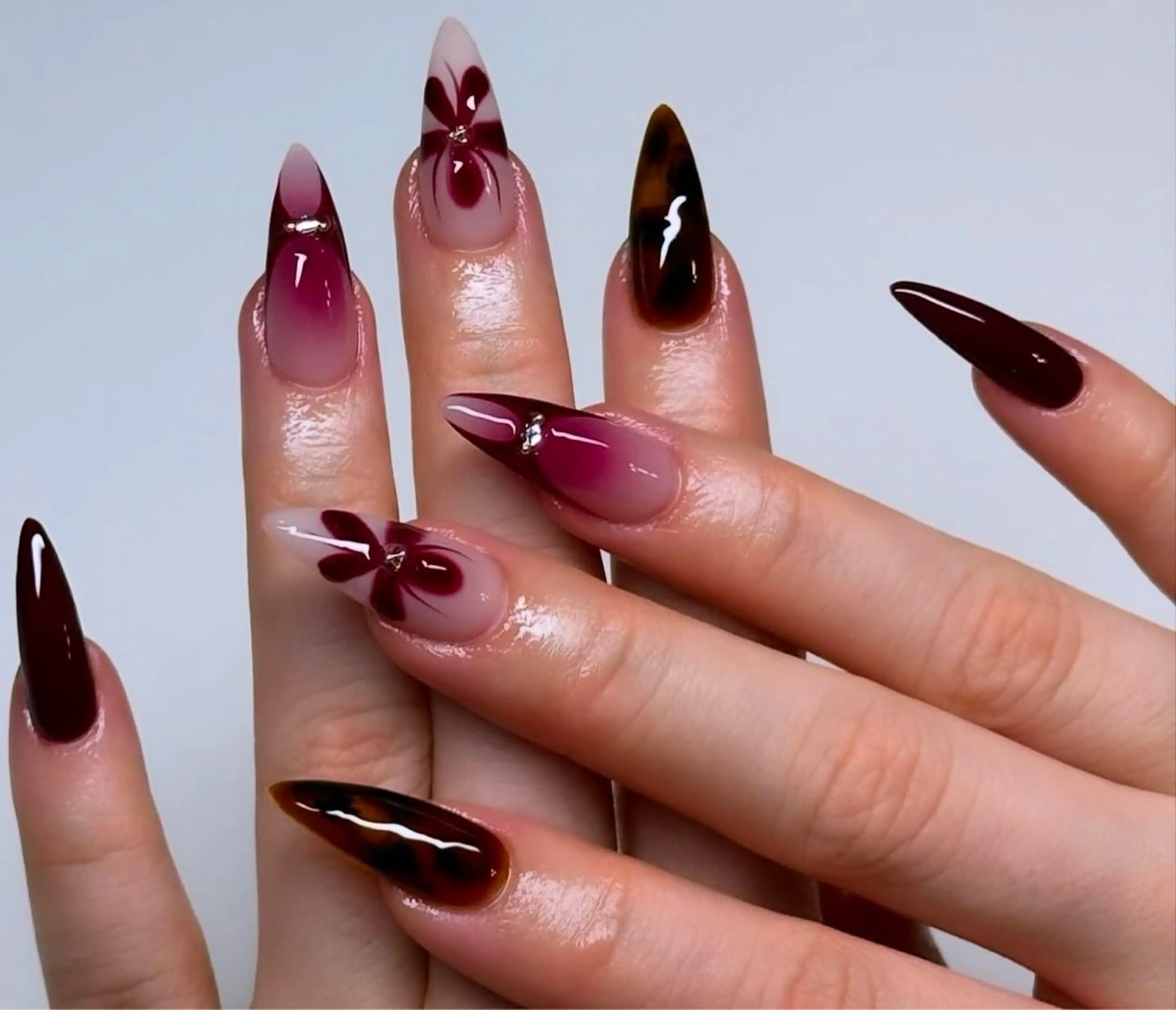 ネイル グラデーション キラキラネイル ワンカラーネイル 冬ネイル Jenn Nail Salonのネイルデザイン