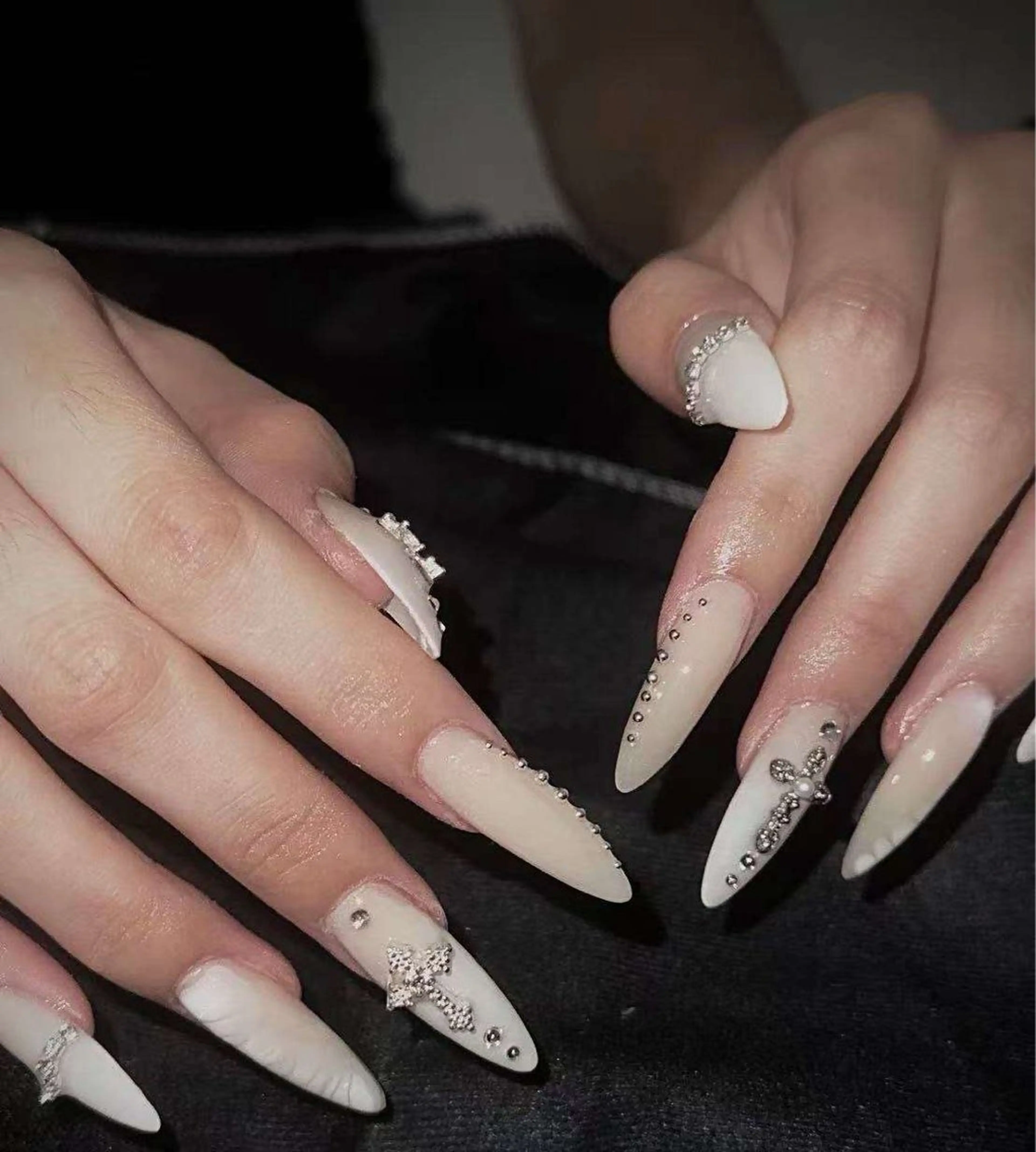 ネイル オーロラネイル フラワーネイル フットネイル フレンチネイル ジェルネイル ハンドネイル BabyYouMi nailのネイルデザイン