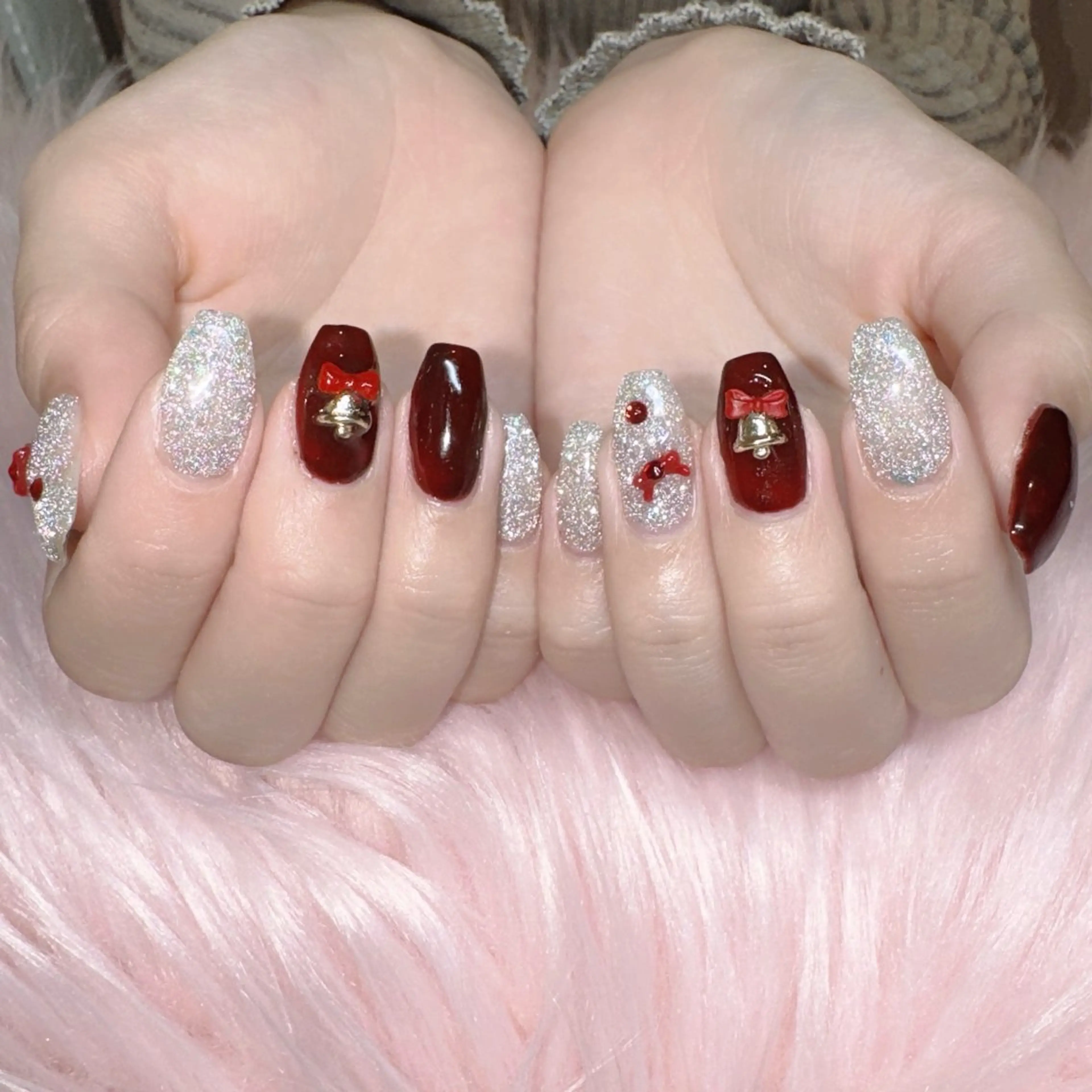 ネイル 冬ネイル クリスマス ハンドネイル RIEKO🍒 ワンホン♡推しネイルのネイルデザイン