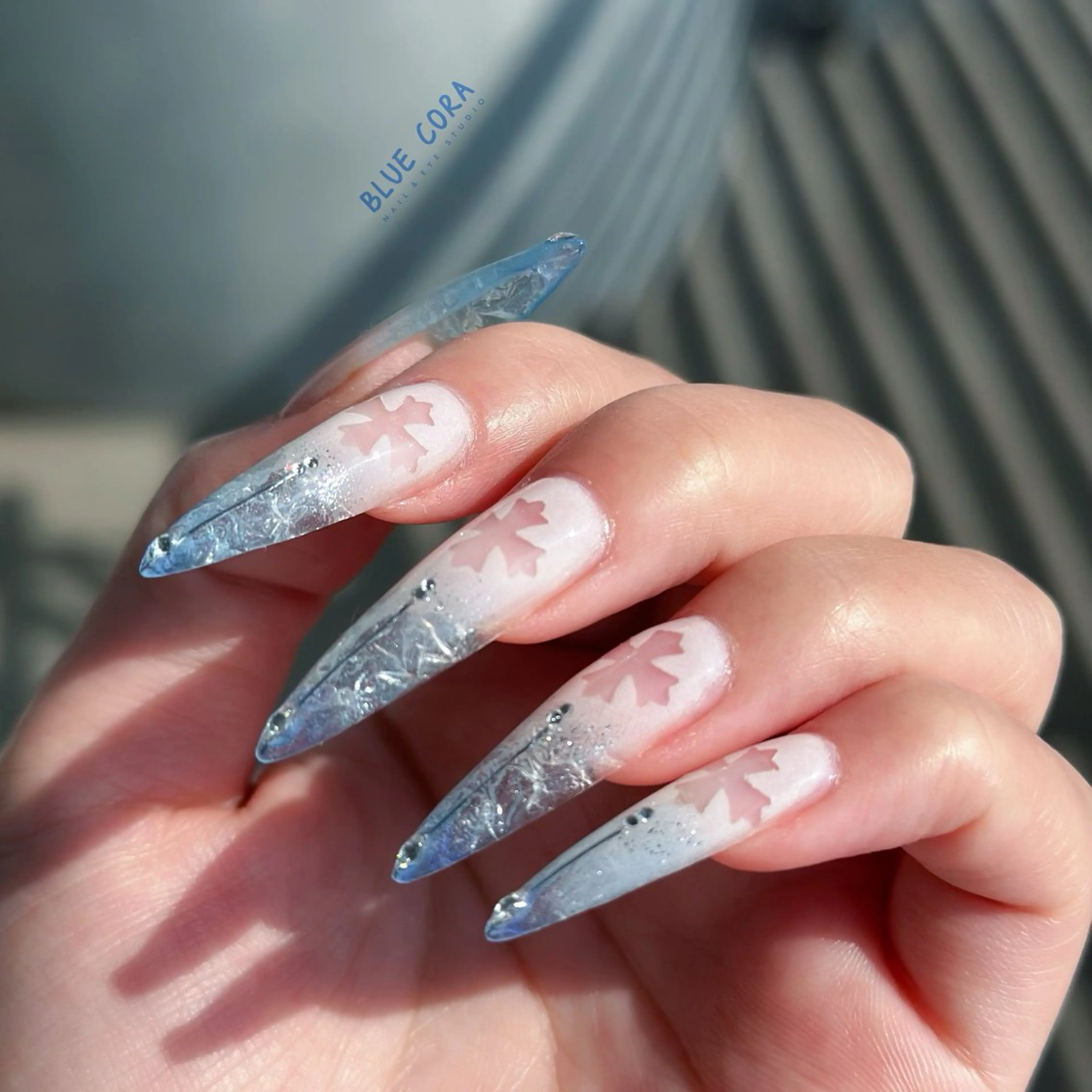 ネイル ハンドネイル ハンドケア BLUE CORAのネイルデザイン