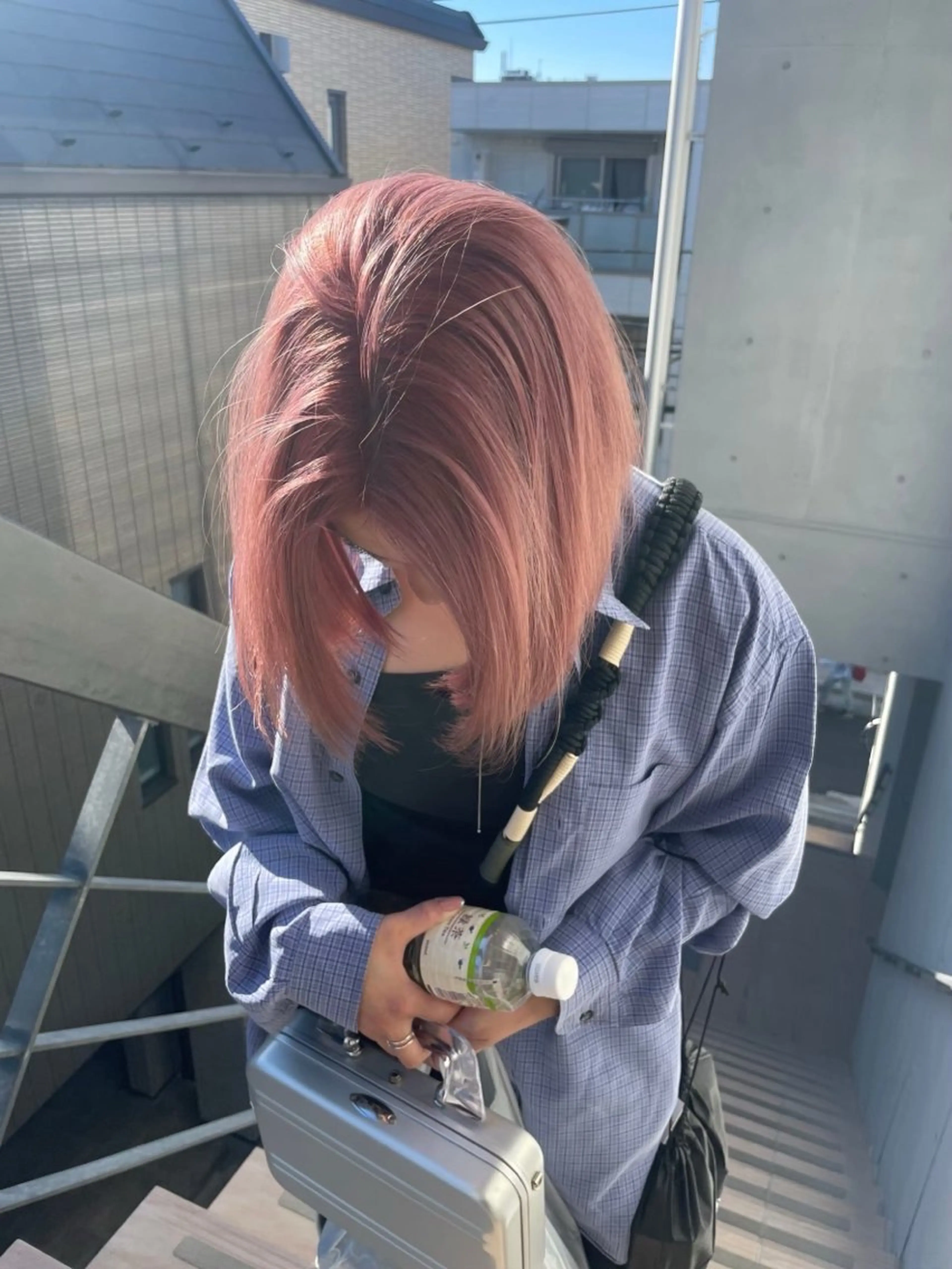 ミディアム カラー ブリーチ 🩶ハイトーン /レイヤーはちすのヘアスタイル