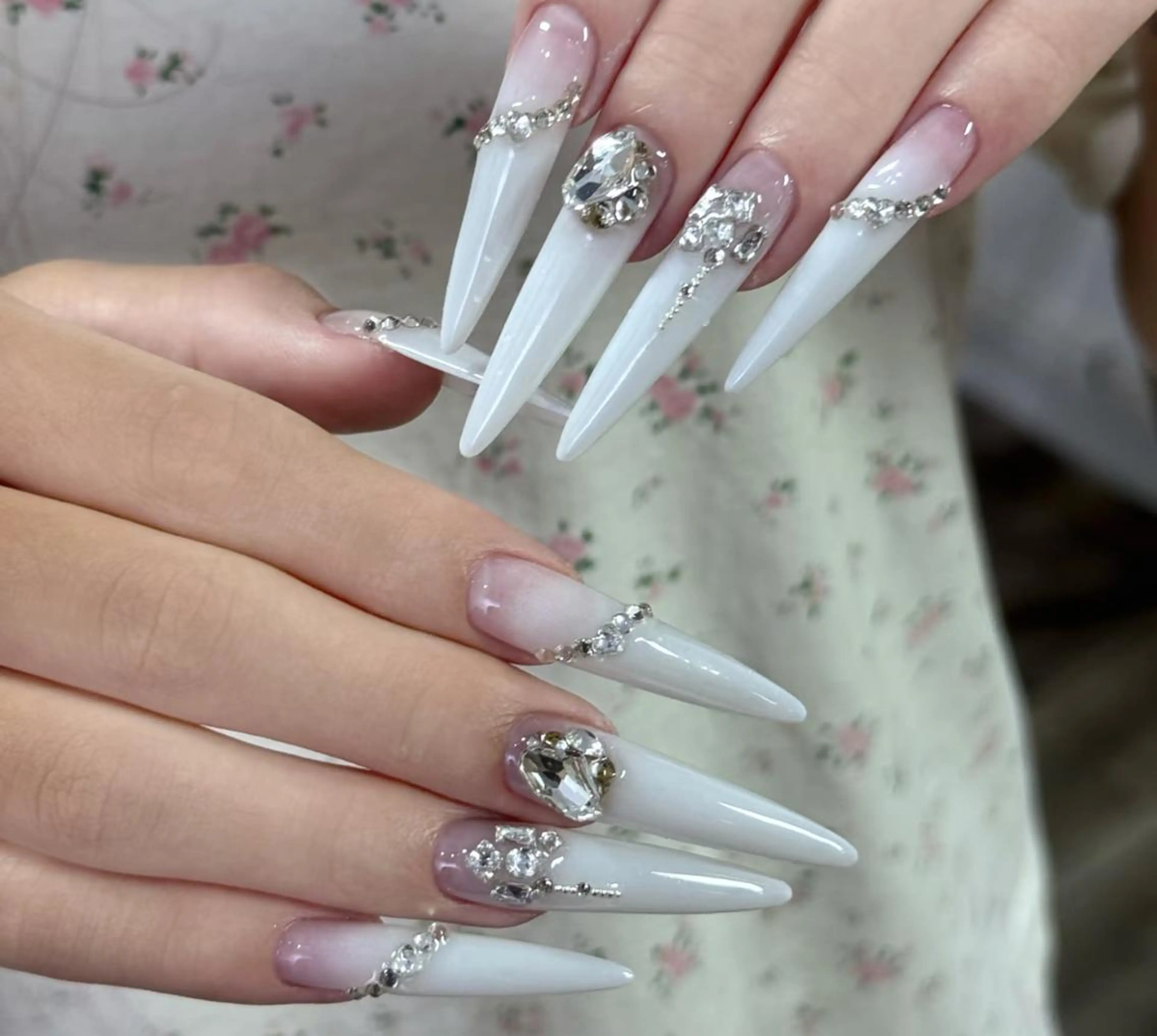 ネイル ハンドネイル 🎀 Ayaka_nailのネイルデザイン