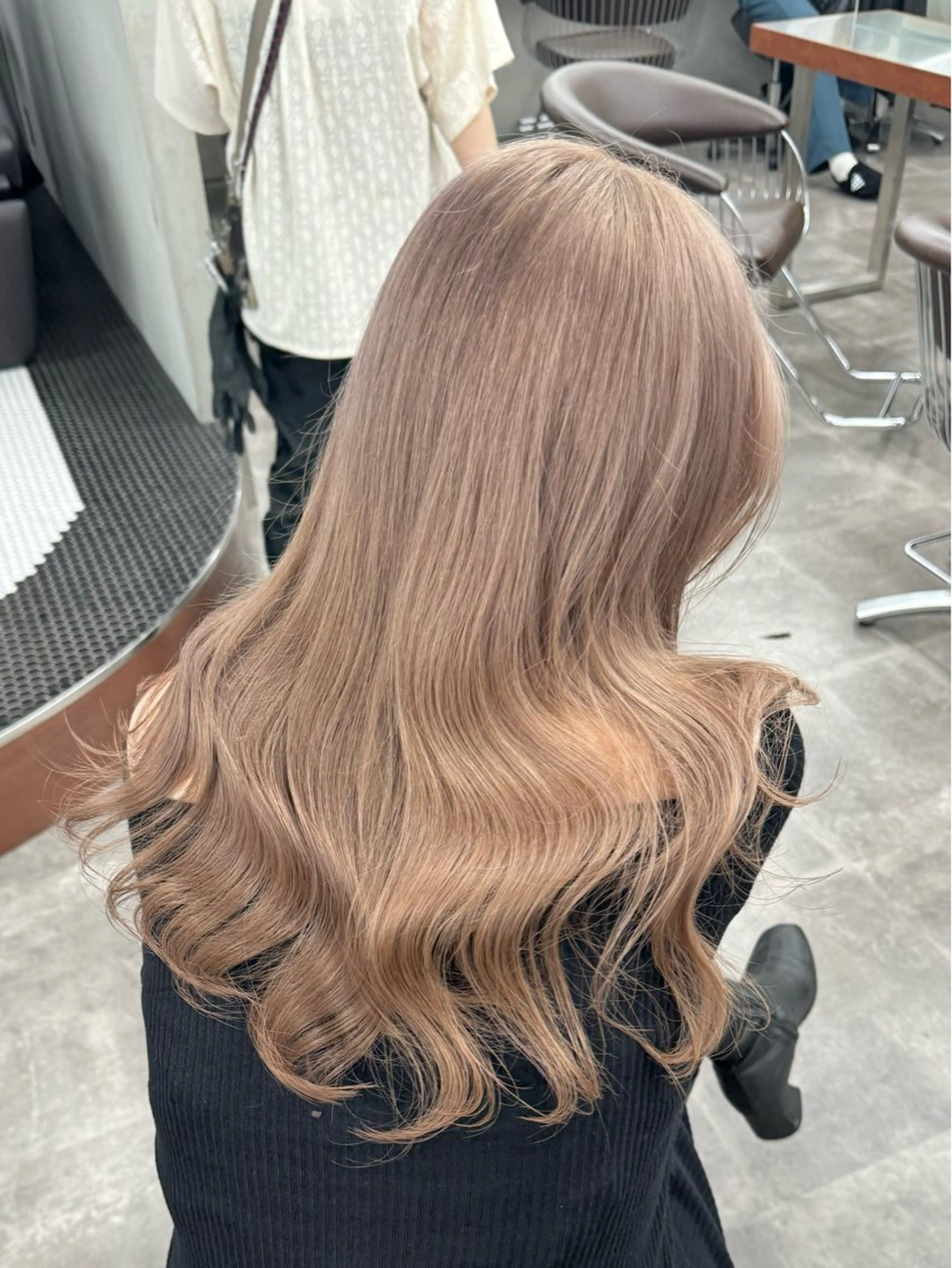 ロング カラー アッシュ ベージュカラー ブリーチ ブロンド ブラウンカラー カット ヘアカラー トリートメント nico TOKYO 渋谷所属・ブリーチ ハイトーン 特化🌈フジタハルキのヘアスタイル