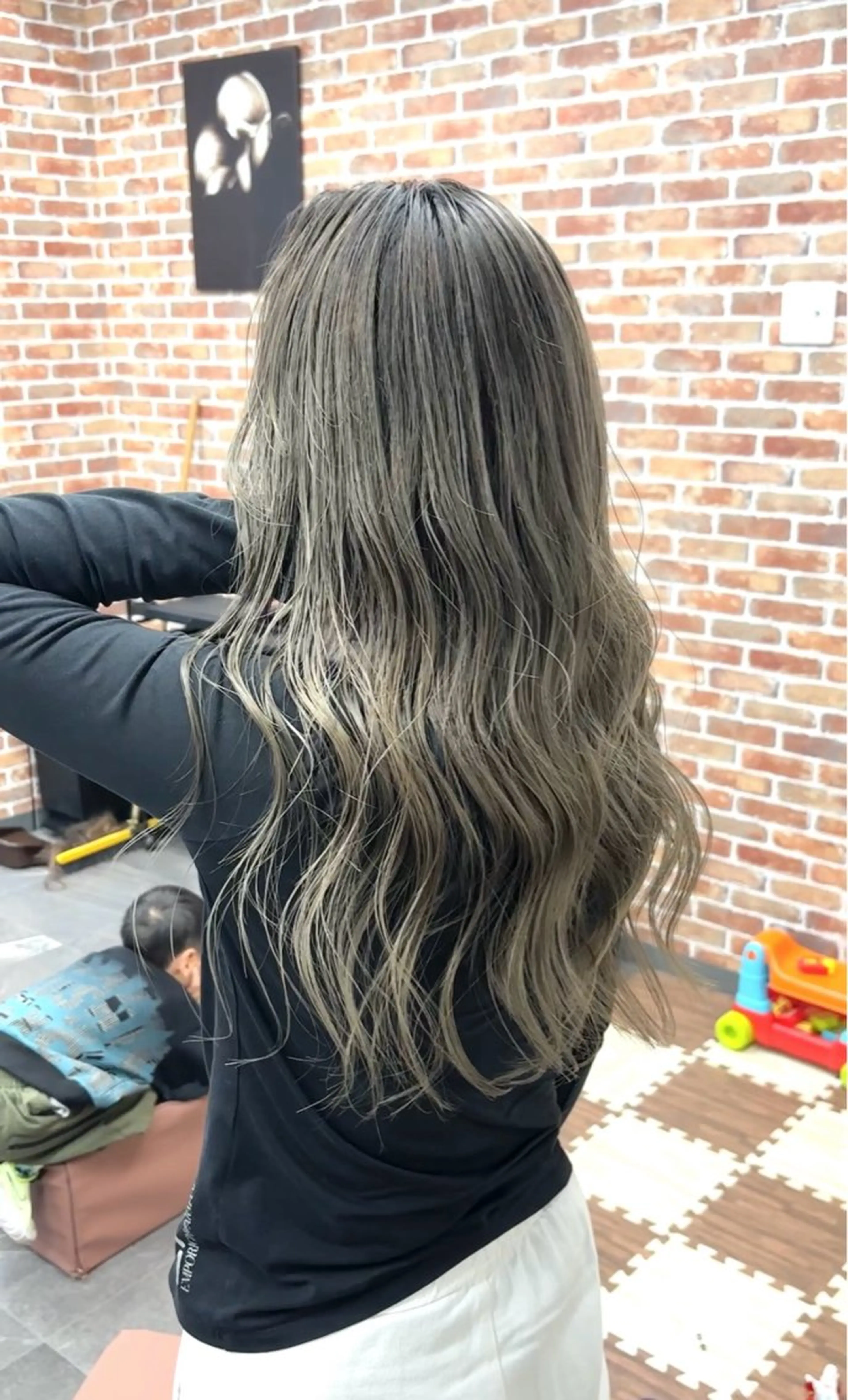 ロング カラー バレイヤージュ レイヤーカット カット ヘアカラー ギャルの革命児 秀斗のヘアスタイル