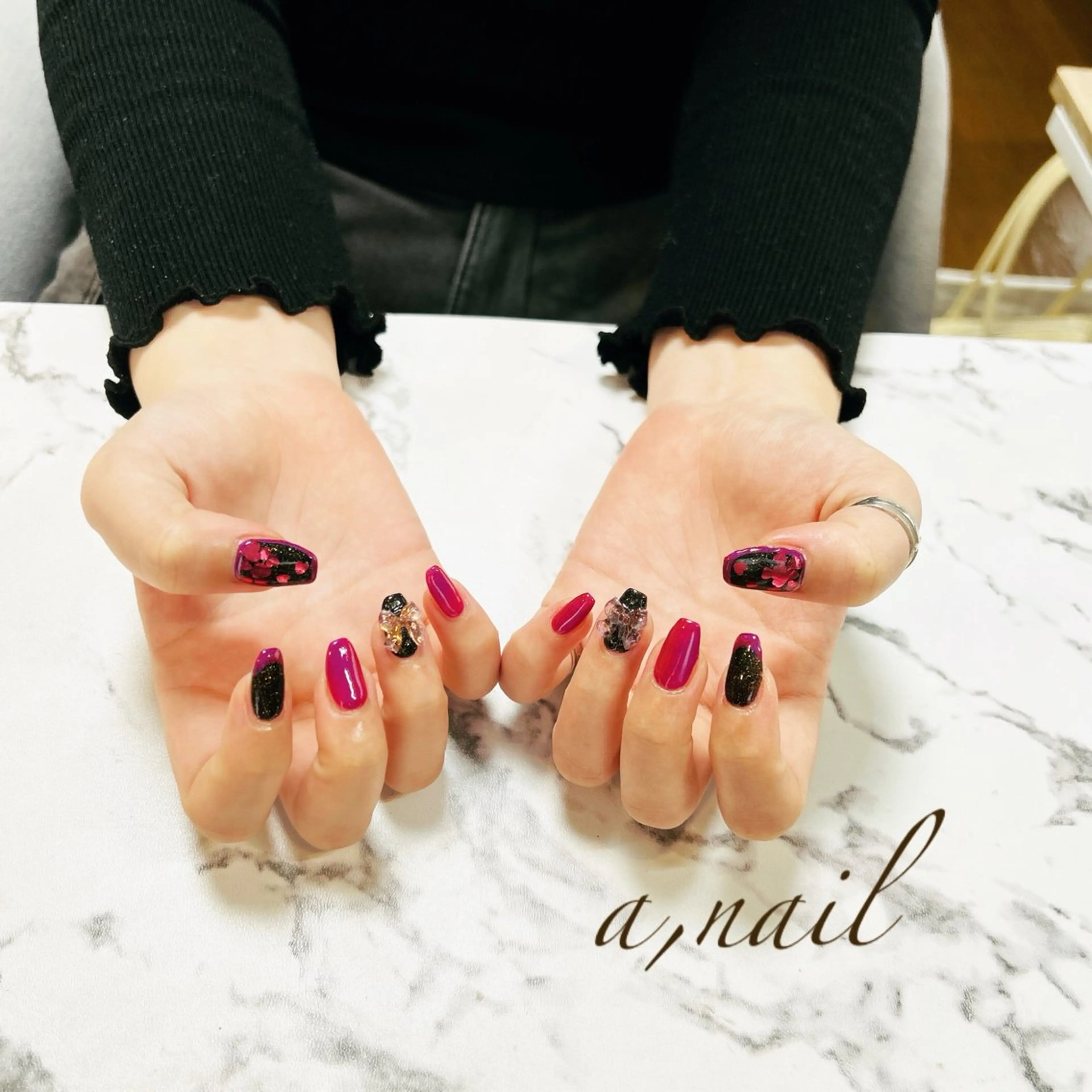 ネイル ハート ホログラムネイル キラキラネイル リボン ハンドネイル ネイルサロン エーネイルのネイルデザイン