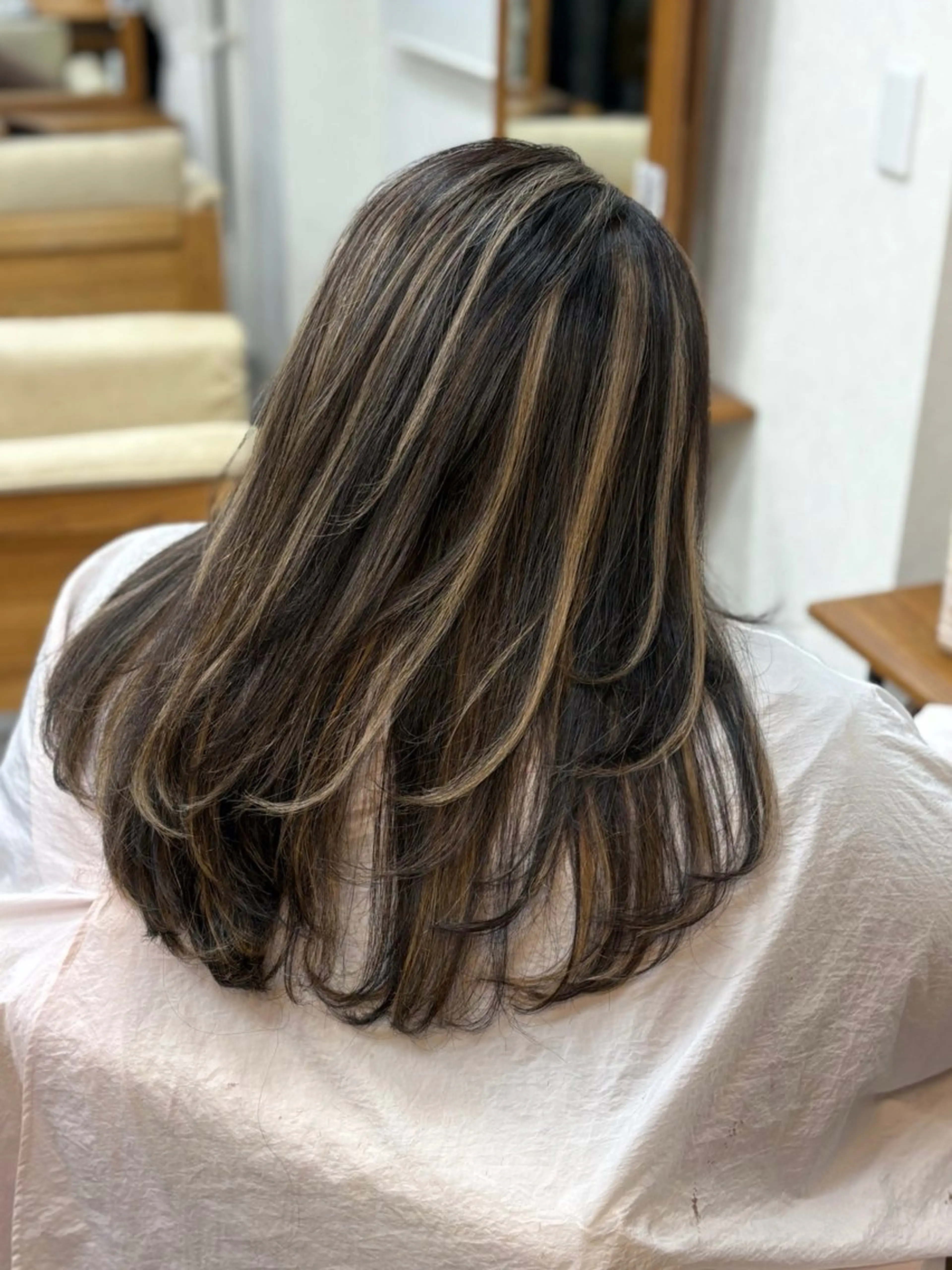 ロング ハイライト レイヤーカット カット ヘアカラー トリートメント issy/ハイライト ハイトーン／レイヤーのヘアスタイル