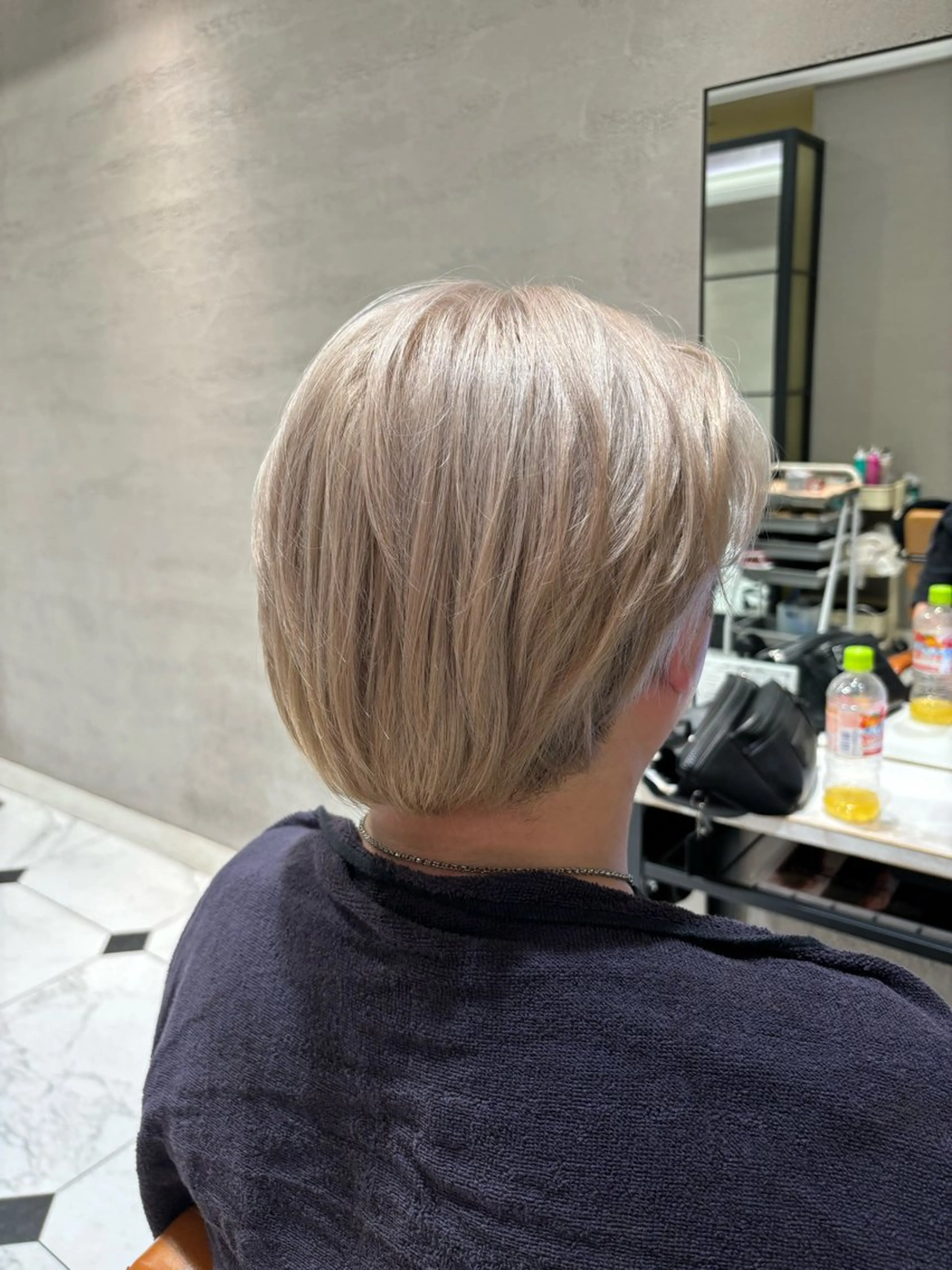 ショート カラー メンズ ベージュカラー ミルクティーベージュ ホワイトミルクティーベージュ ヘアカラー Konatsuメンズ /特殊ヘア/パーマのヘアスタイル