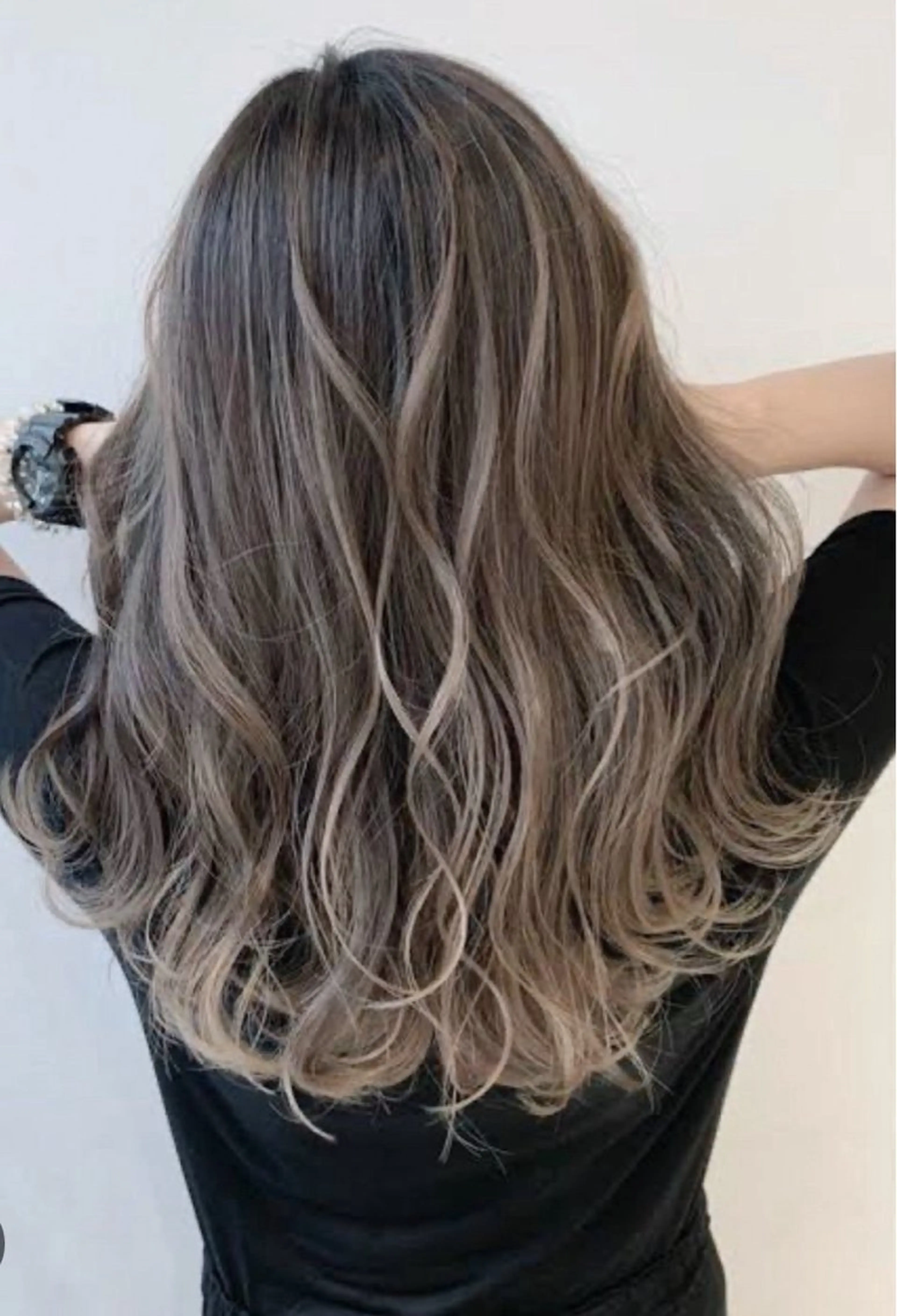 セミロング カラー パーマ ヘアアレンジ バレイヤージュ ブリーチ ケアブリーチ 透明感カラー ハイライトカラー カット ヘアカラー トリートメント 竹内ケンゴ🇰🇷 EIGHT藤沢のヘアスタイル